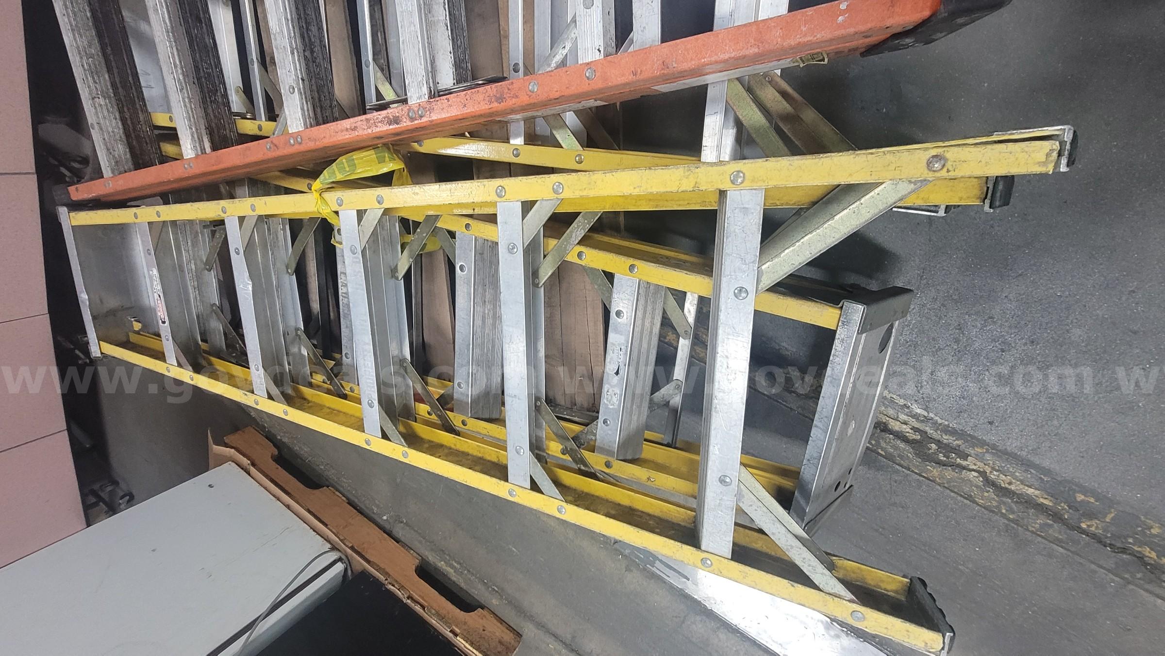 **** ASSORTED LADDER 7 UNITS **** (I)   Government Surplus Auction - Photo #6