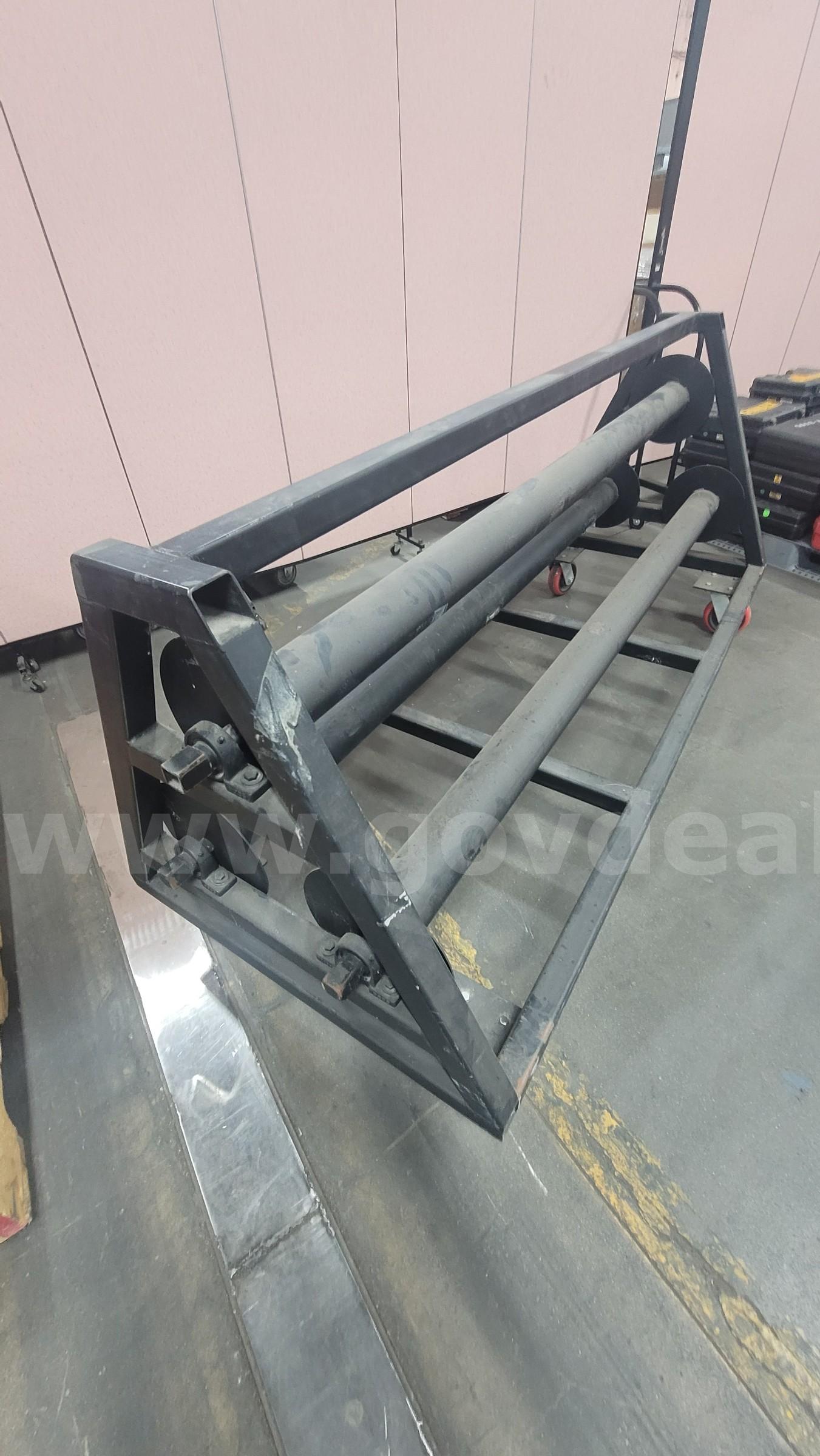 **** HEAVY DUTY MOBILE VINYL FLOOR STORAGE CART 6FT LONG **** (I)   Government Surplus Auction - Photo #4