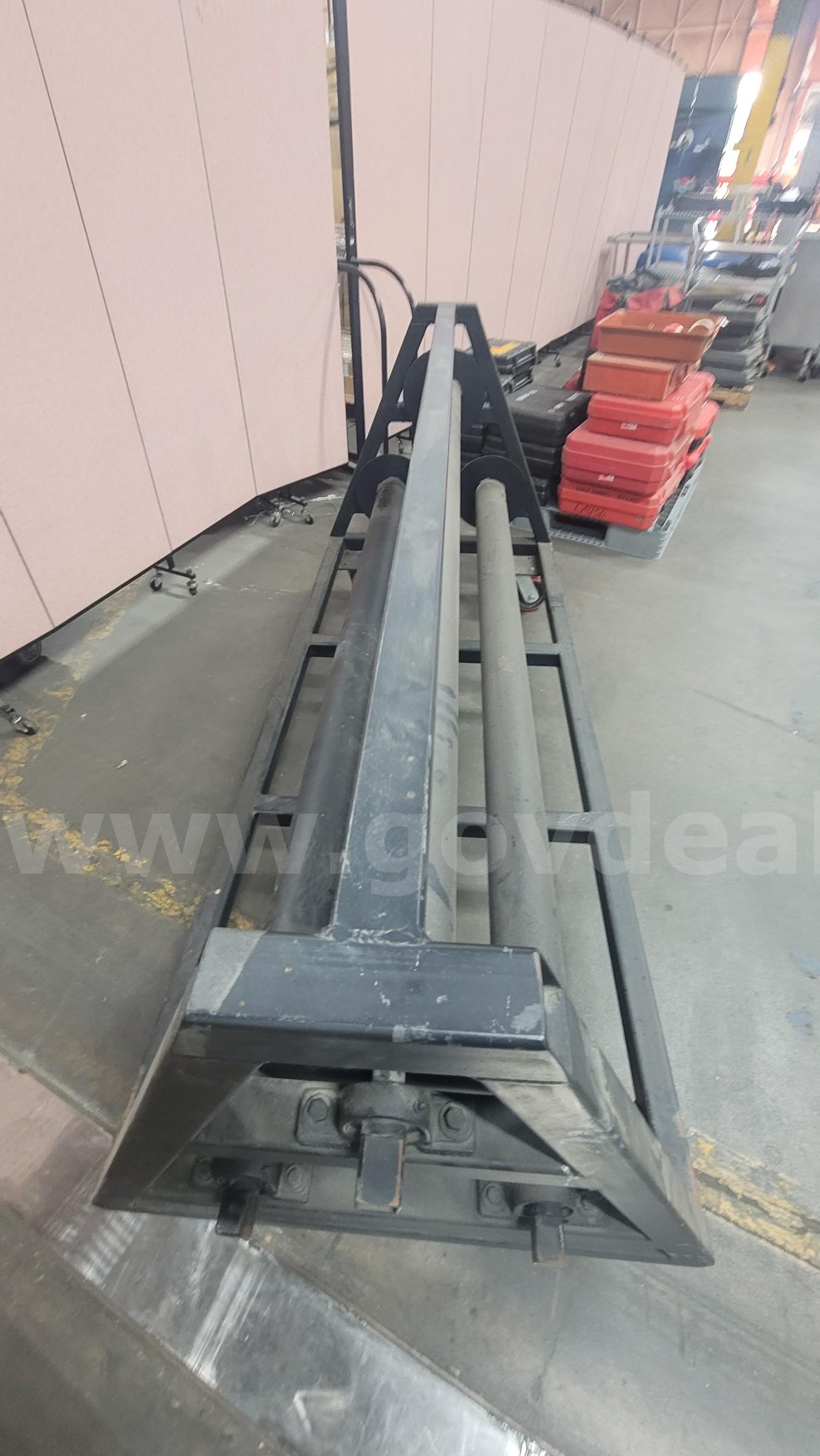 **** HEAVY DUTY MOBILE VINYL FLOOR STORAGE CART 6FT LONG **** (I)   Government Surplus Auction - Photo #6