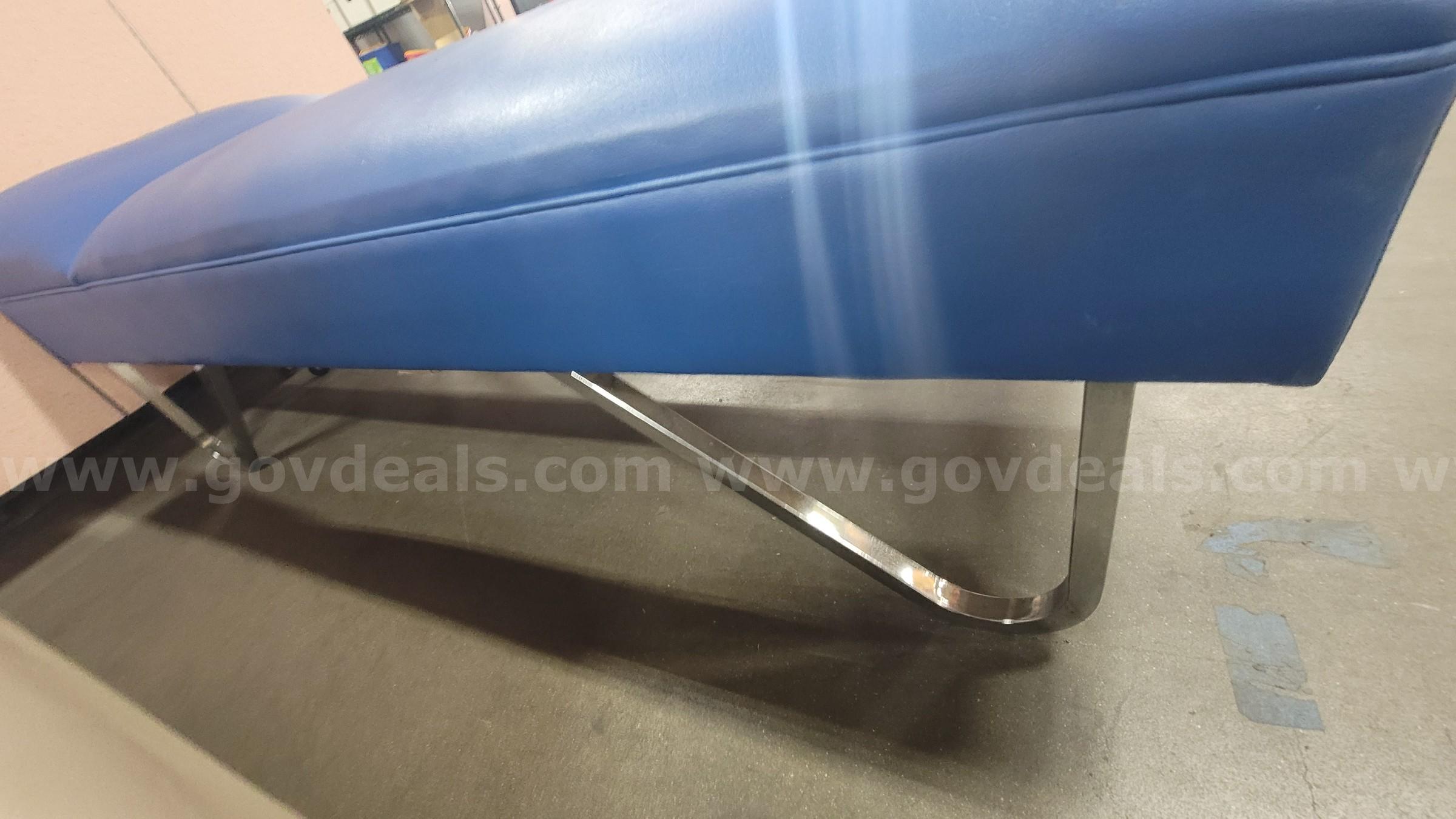 **** MEDICAL RECOVERY COUCH **** (I)   Government Surplus Auction - Photo #5