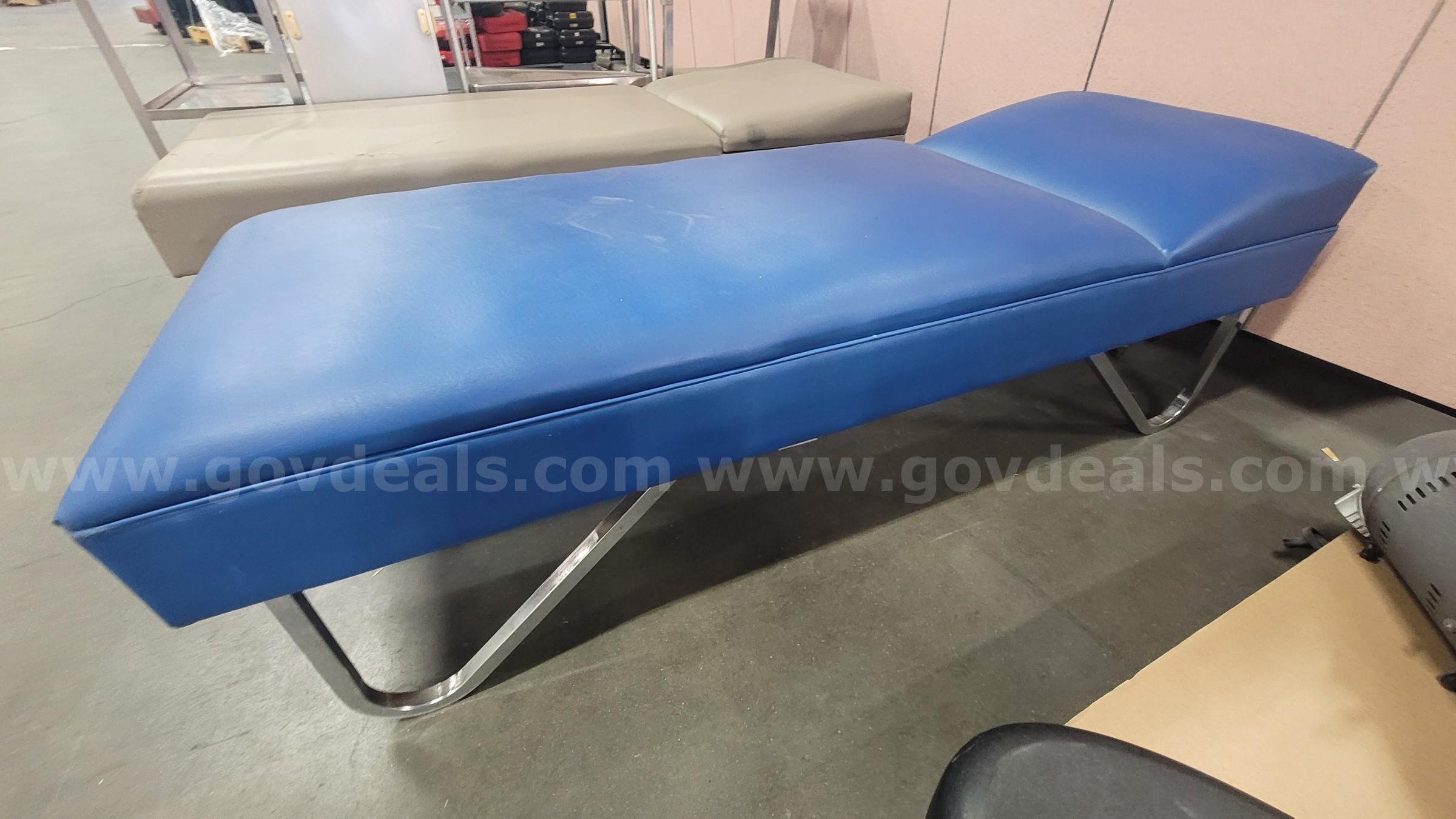**** MEDICAL RECOVERY COUCH **** (I)   Government Surplus Auction - Photo #6