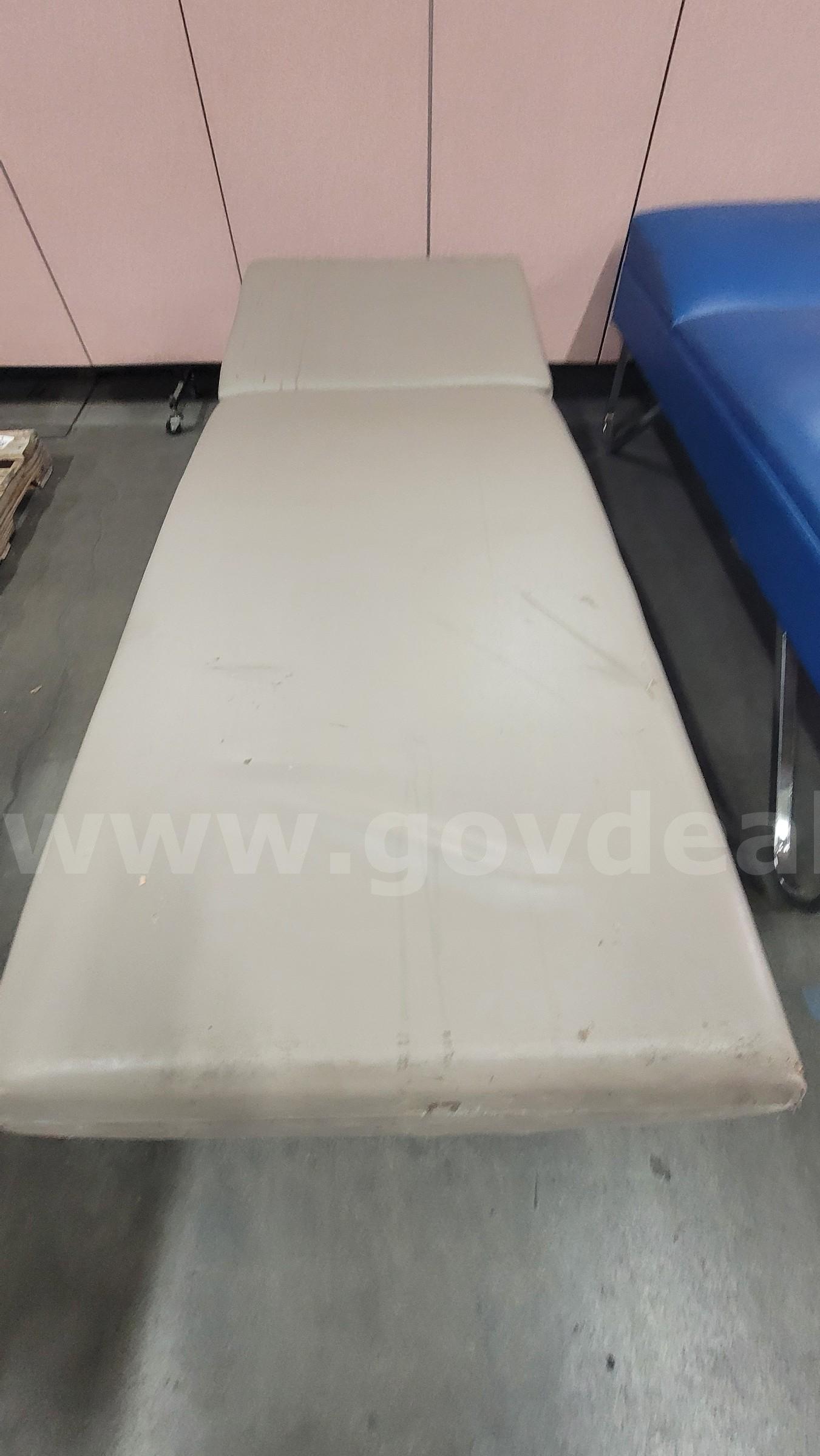 **** MEDICAL RECOVERY COUCH **** (I)   Government Surplus Auction - Primary Photo
