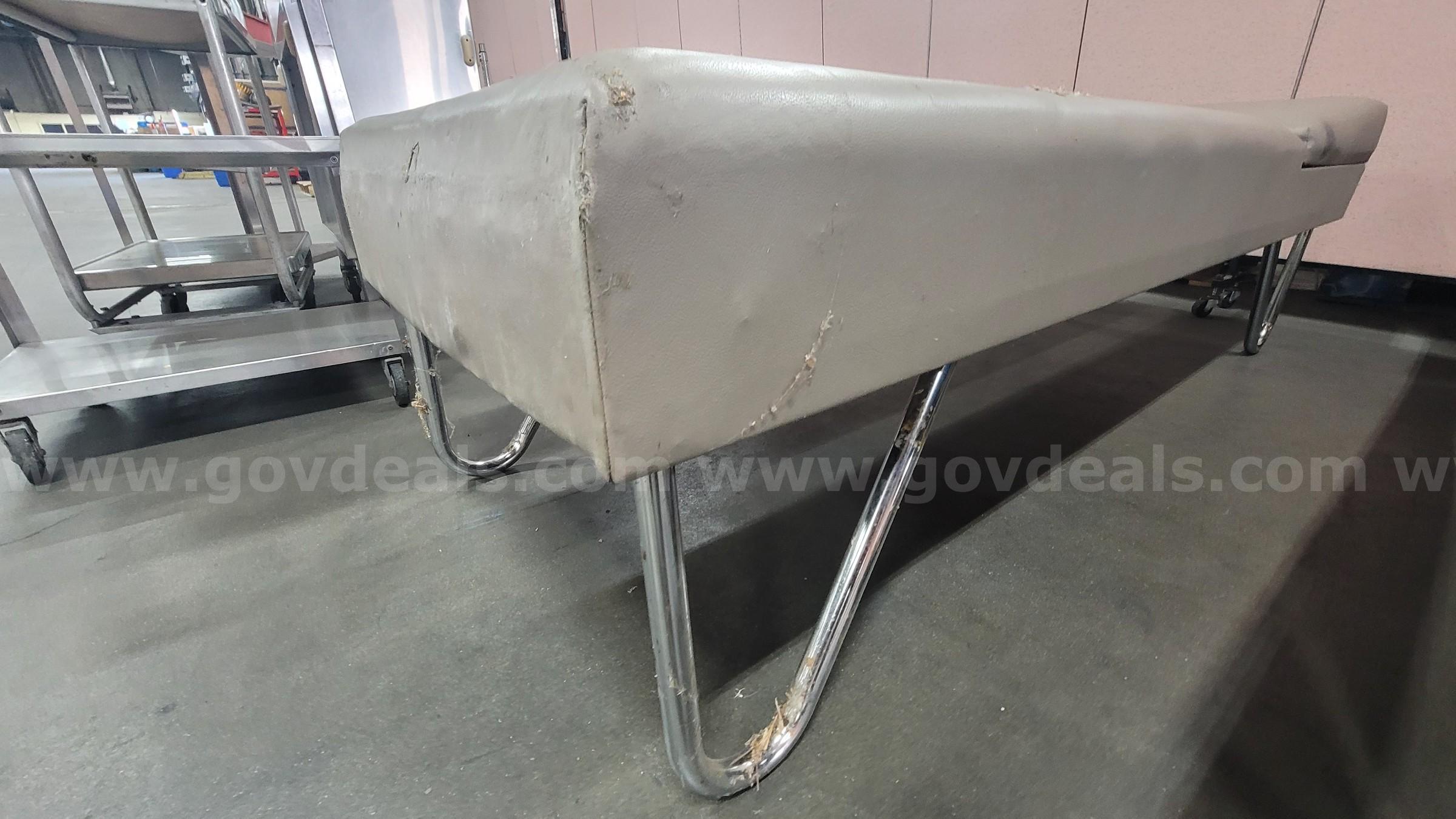 **** MEDICAL RECOVERY COUCH **** (I)   Government Surplus Auction - Photo #5