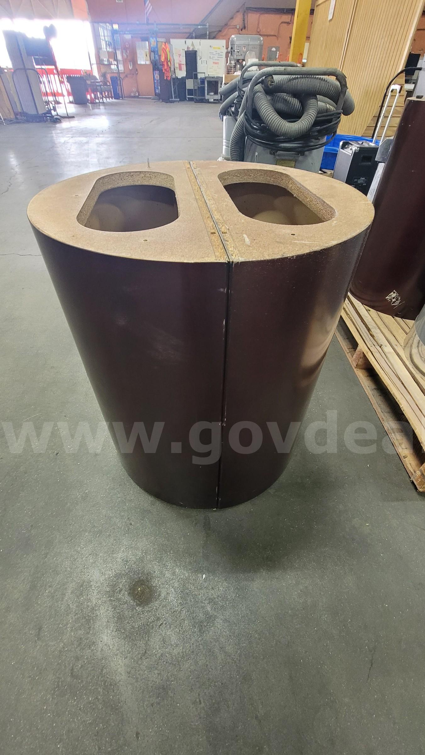 **** CYLINDRICAL DISPLAY PEDESTAL BY LOT **** (I)   Government Surplus Auction - Photo #2
