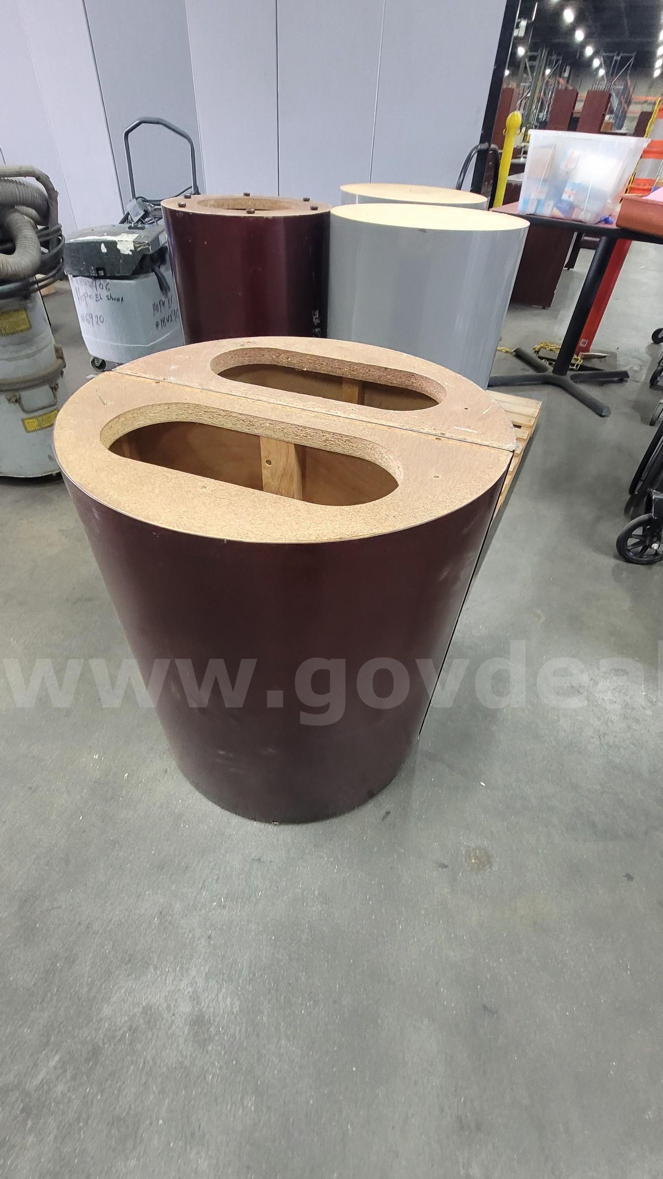 **** CYLINDRICAL DISPLAY PEDESTAL BY LOT **** (I)   Government Surplus Auction - Photo #5