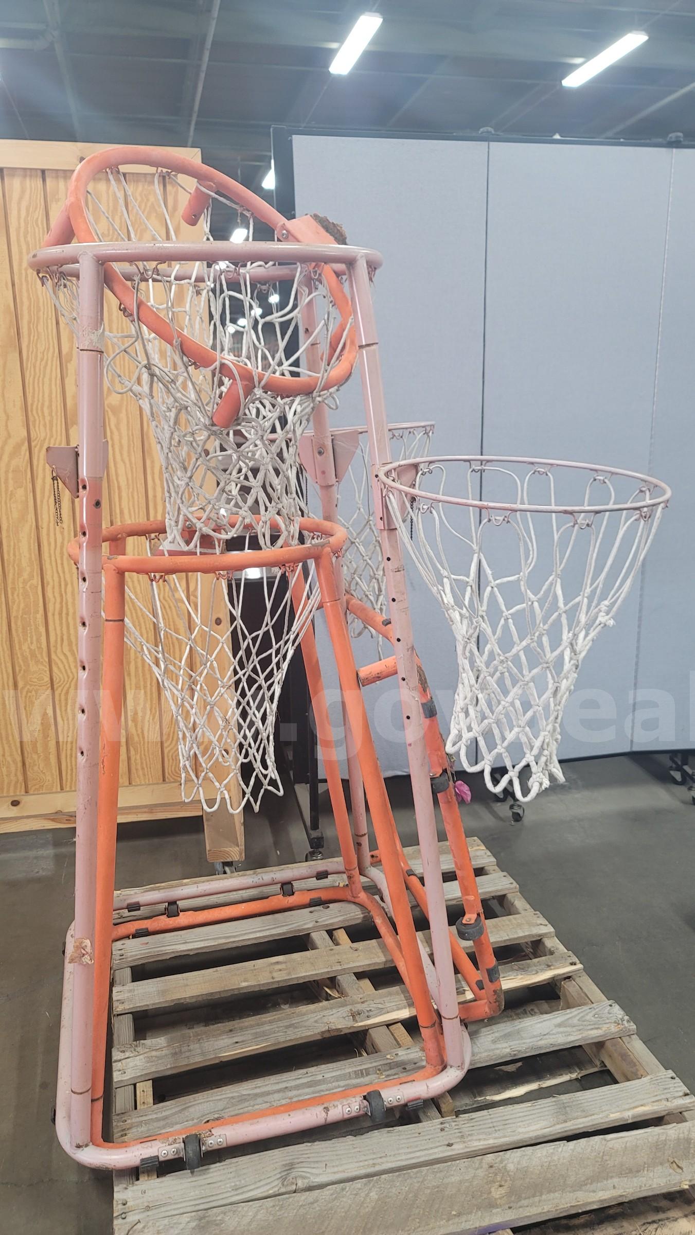 **** MULTI HOOP PORTABLE JUNIOR BASKETBALL STAND**** (I)   Government Surplus Auction - Photo #4