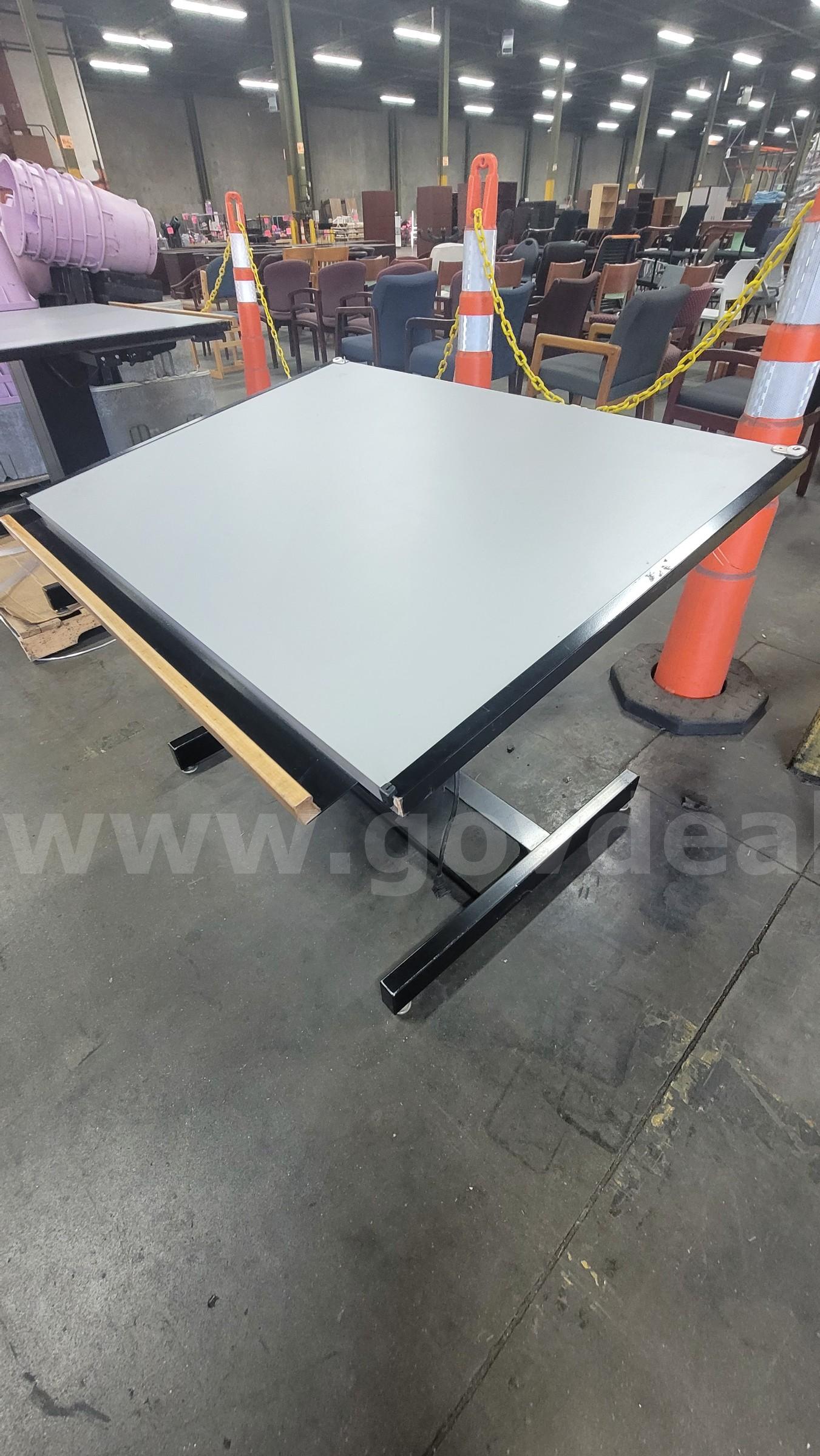 **** DRAFTING TABLE 42 INCHES X 30 INCHES **** (I)   Government Surplus Auction - Photo #4
