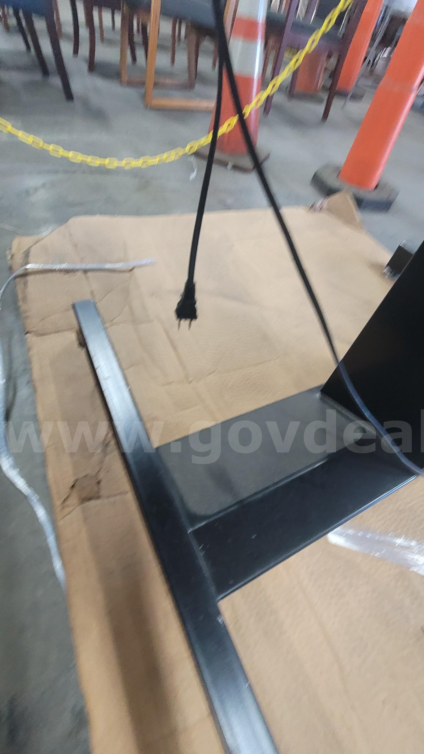 **** DRAFTING TABLE 42 INCHES X 30 INCHES **** (I)   Government Surplus Auction - Photo #4