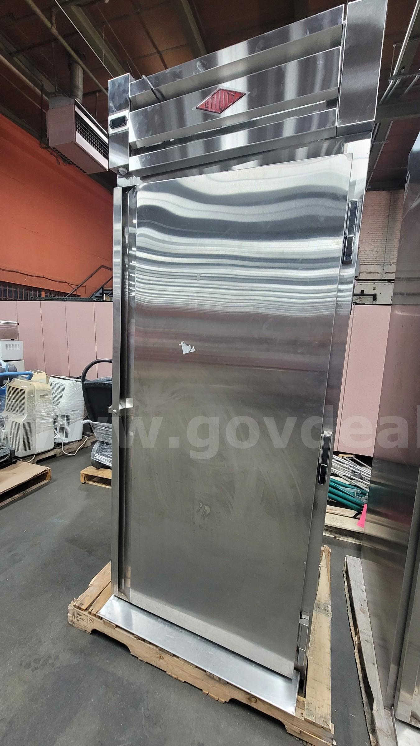 **** COMMERICAL UTILITY REFRIGERATOR **** (I)   Government Surplus Auction - Photo #2