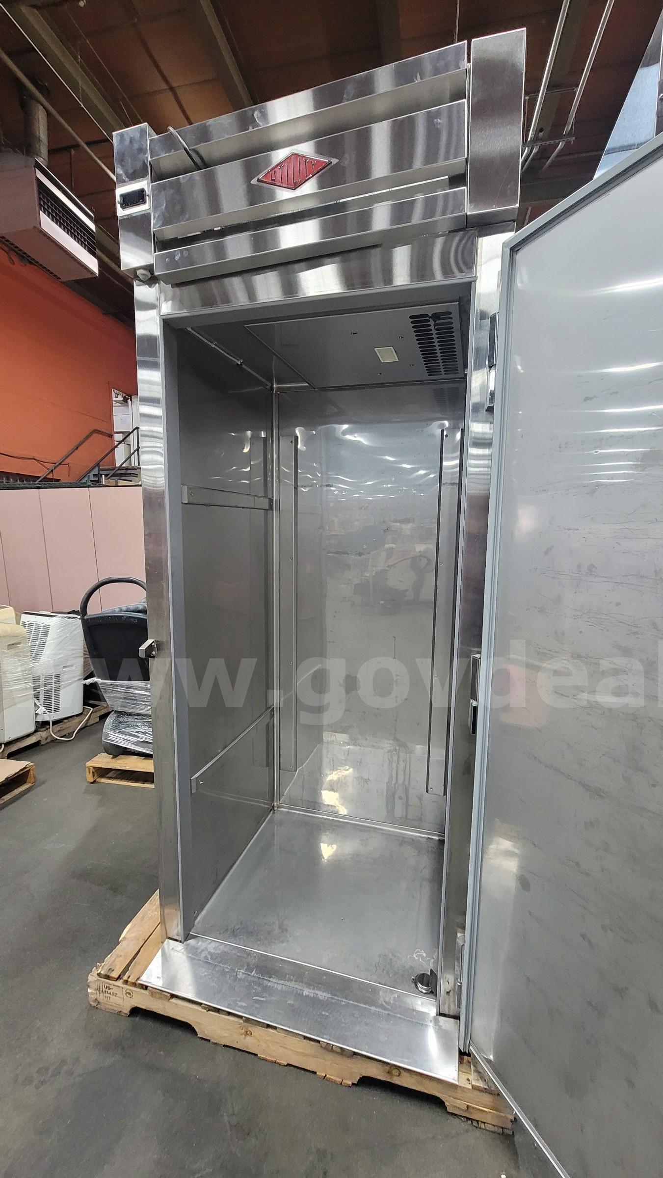 **** COMMERICAL UTILITY REFRIGERATOR **** (I)   Government Surplus Auction - Photo #5