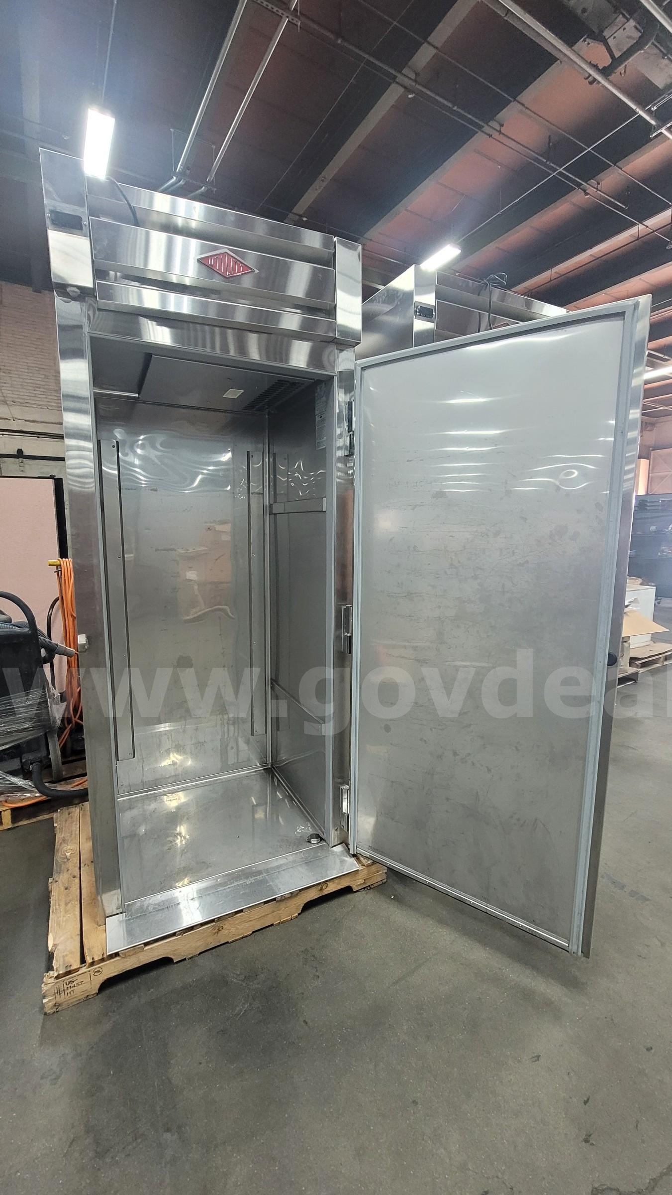 **** COMMERICAL UTILITY REFRIGERATOR **** (I)   Government Surplus Auction - Photo #6
