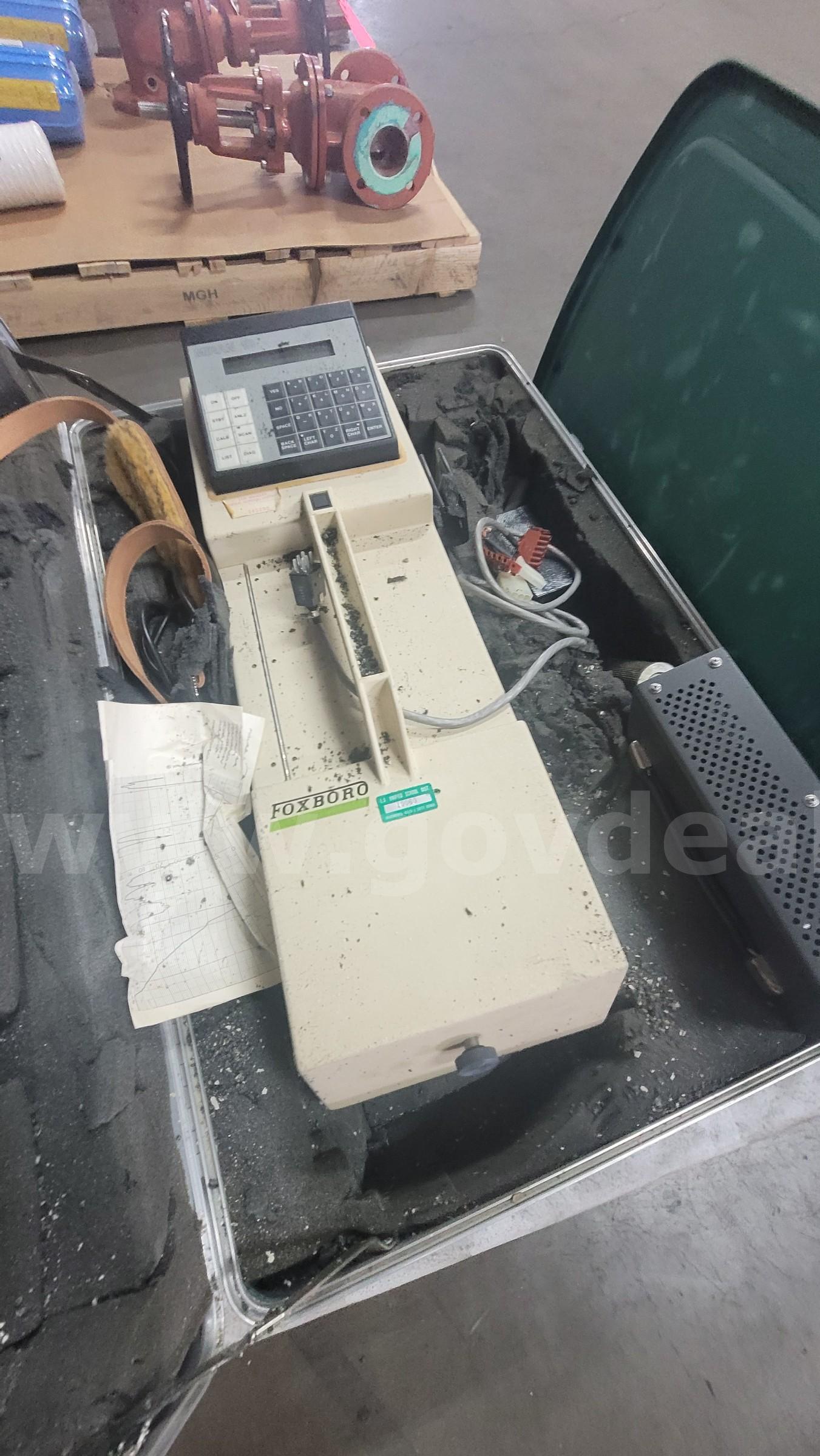 **** FOXBORO ANALYTICAL INSTRUMENT AND ASSORTED MOTORS **** (I) Honda Pilot Government Surplus Auction - Photo #5