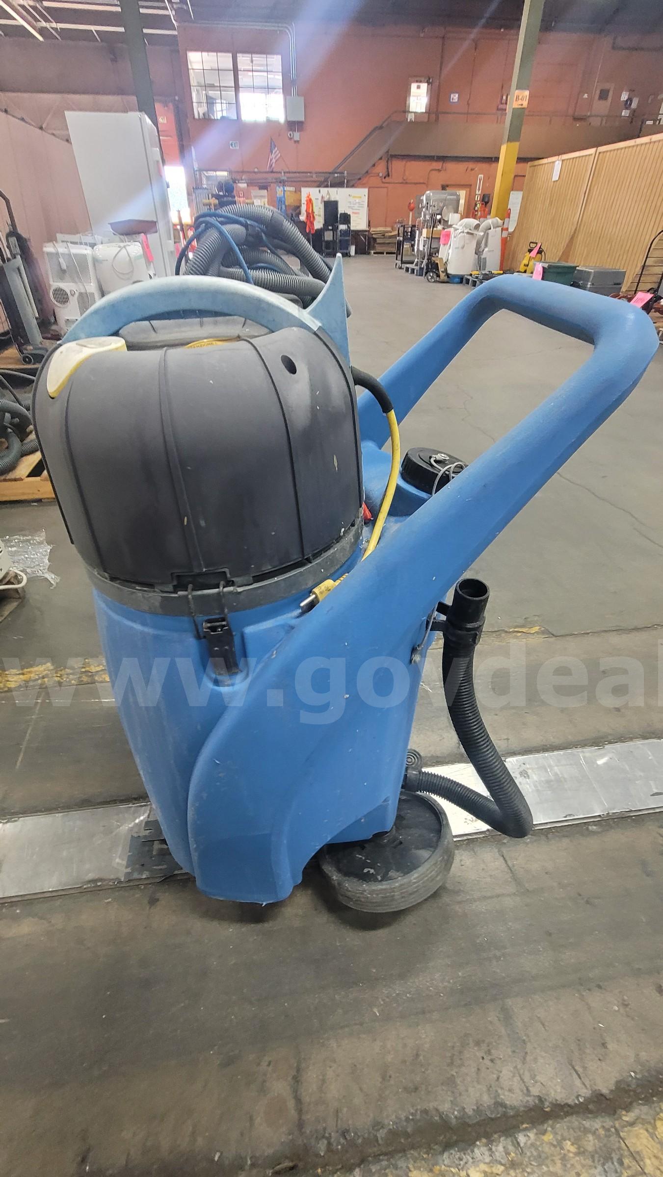 **** TRIDENT HILLYARD WET & DRY VACUUM **** (I)   Government Surplus Auction - Photo #5