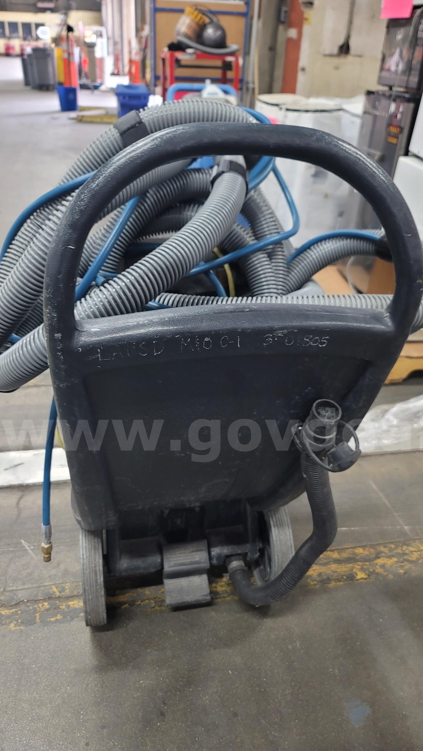 **** VIPER COMMERCIAL CARPET EXTRACTOR **** (I)   Government Surplus Auction - Photo #2