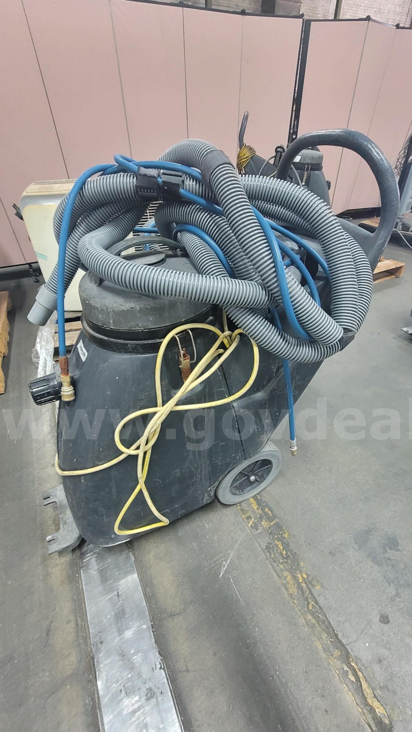 **** VIPER COMMERCIAL CARPET EXTRACTOR **** (I)   Government Surplus Auction - Photo #5