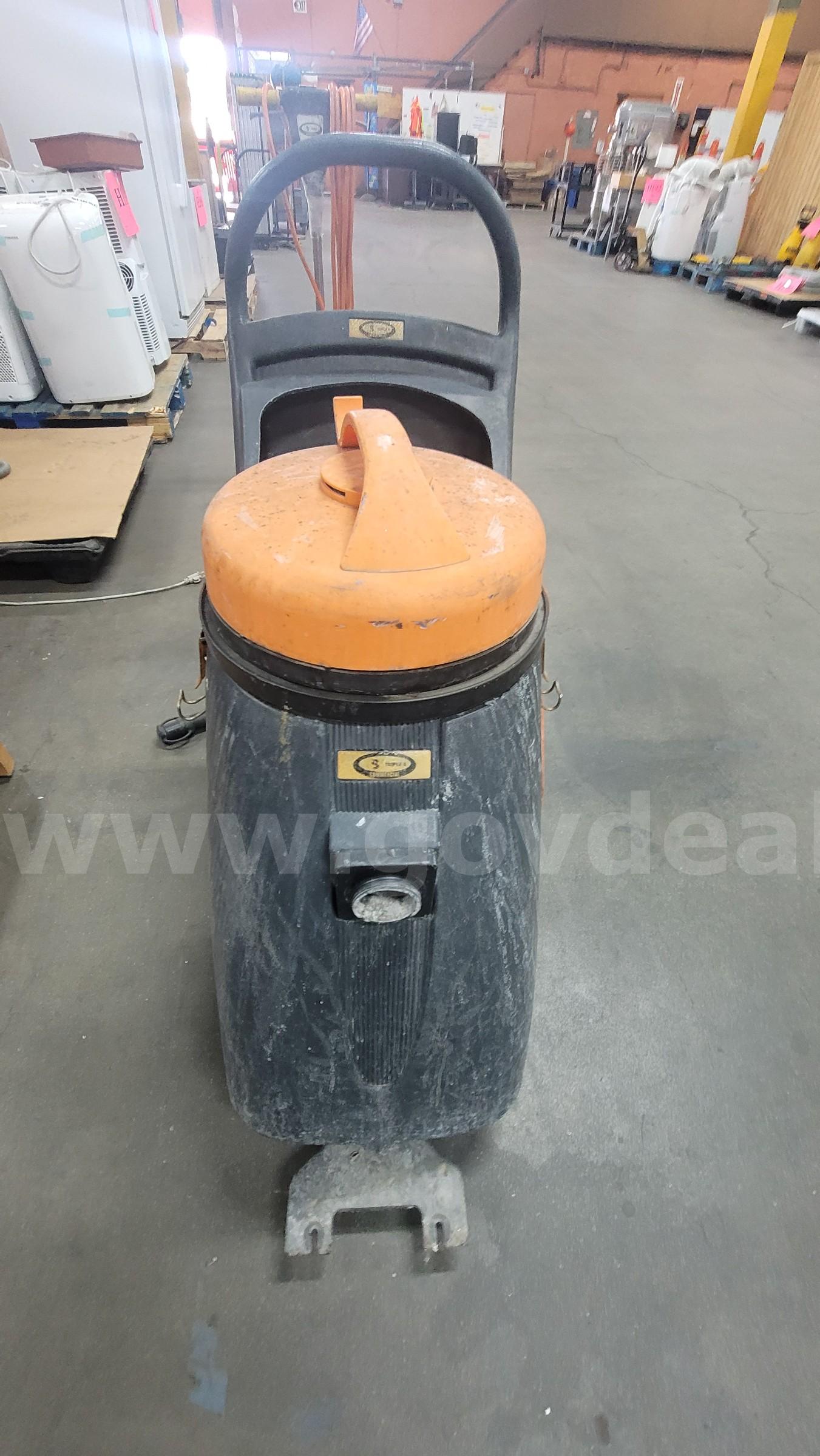 **** SSS WET AND DRY VACUUM CLEANER **** (I) Honda Pilot Government Surplus Auction - Photo #2