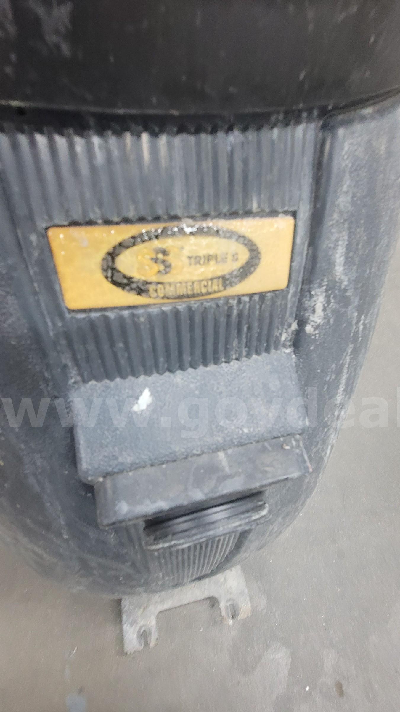 **** SSS WET AND DRY VACUUM CLEANER **** (I) Honda Pilot Government Surplus Auction - Photo #3