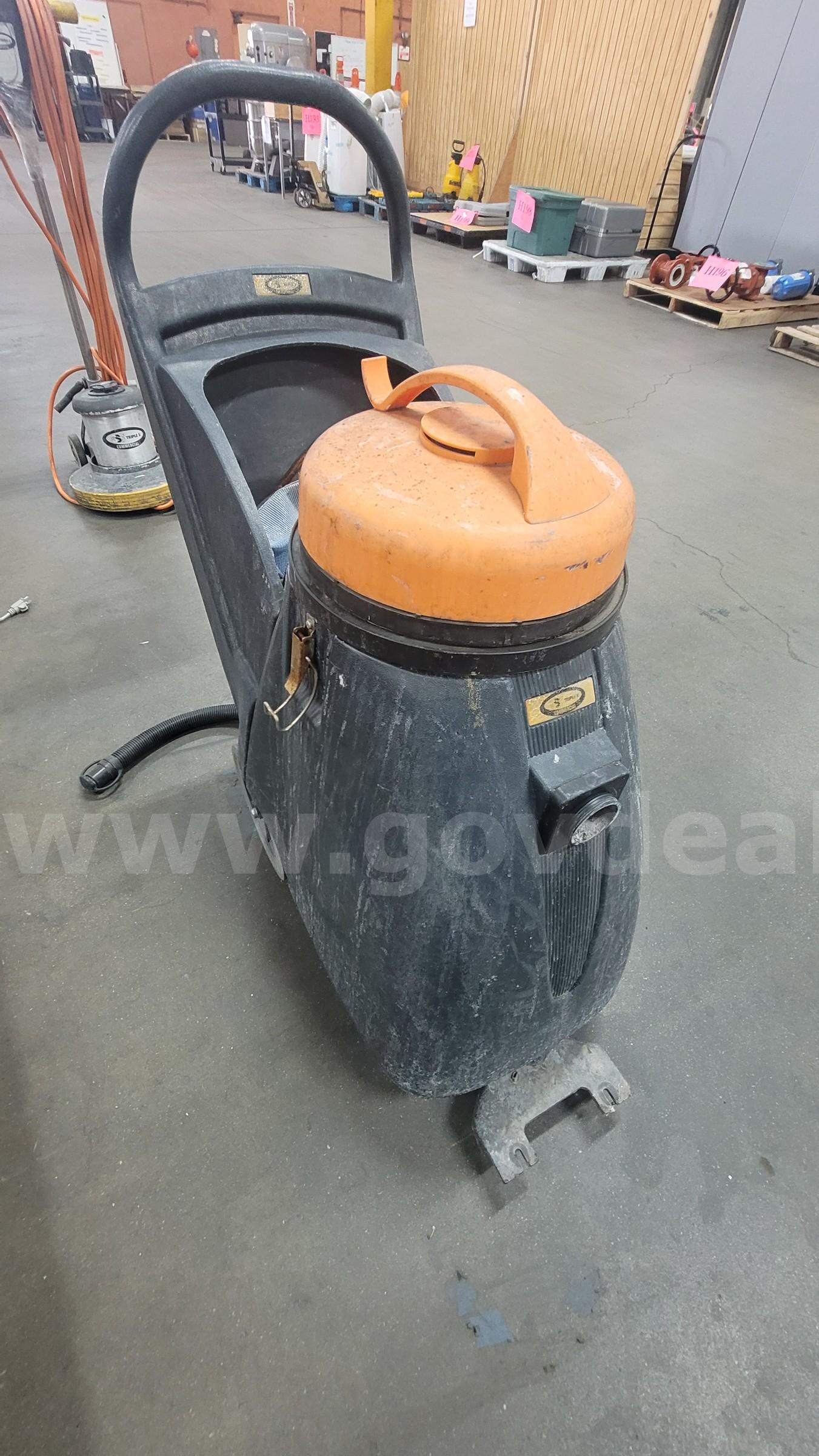 **** SSS WET AND DRY VACUUM CLEANER **** (I) Honda Pilot Government Surplus Auction - Photo #4