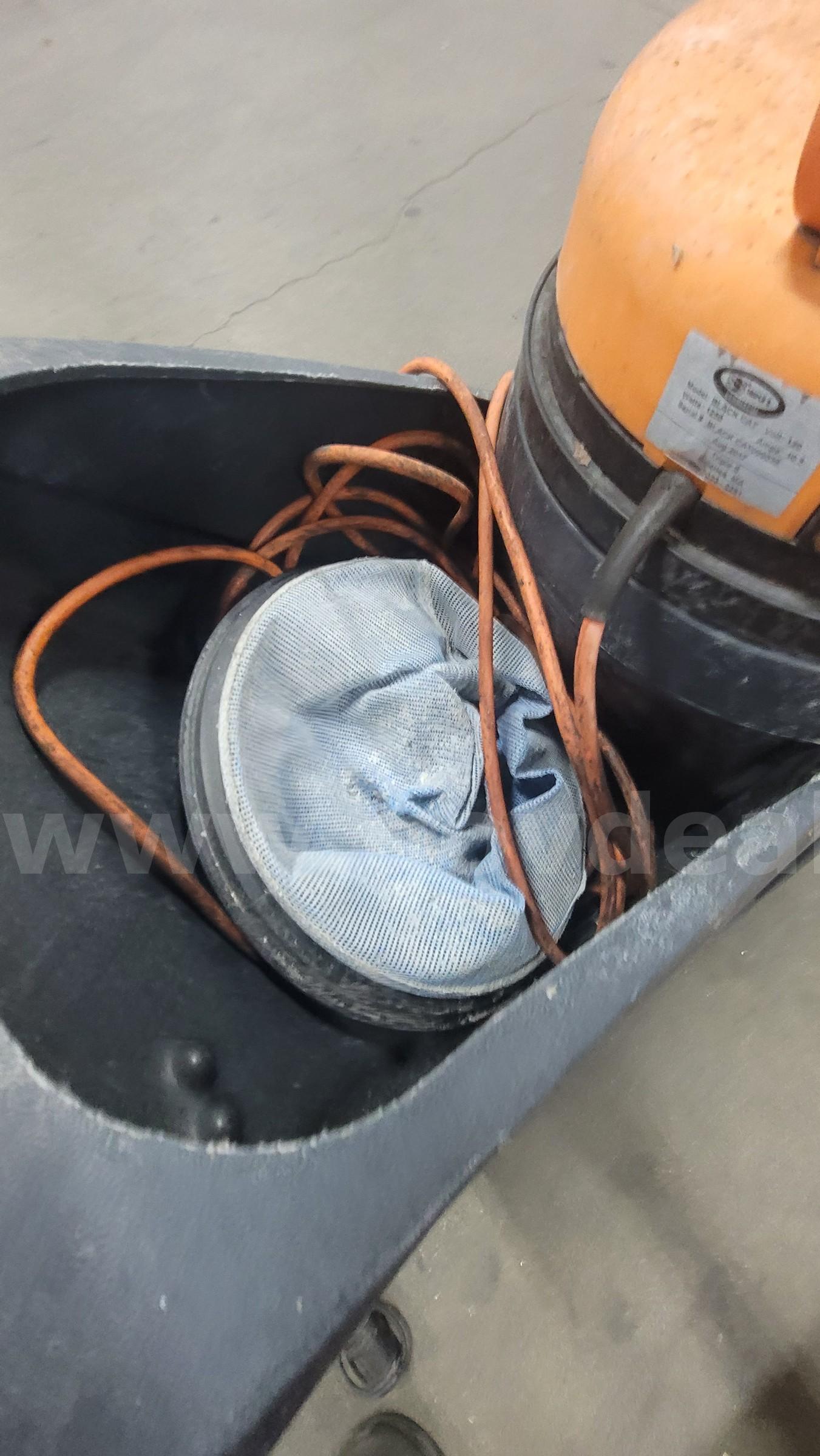 **** SSS WET AND DRY VACUUM CLEANER **** (I) Honda Pilot Government Surplus Auction - Photo #6