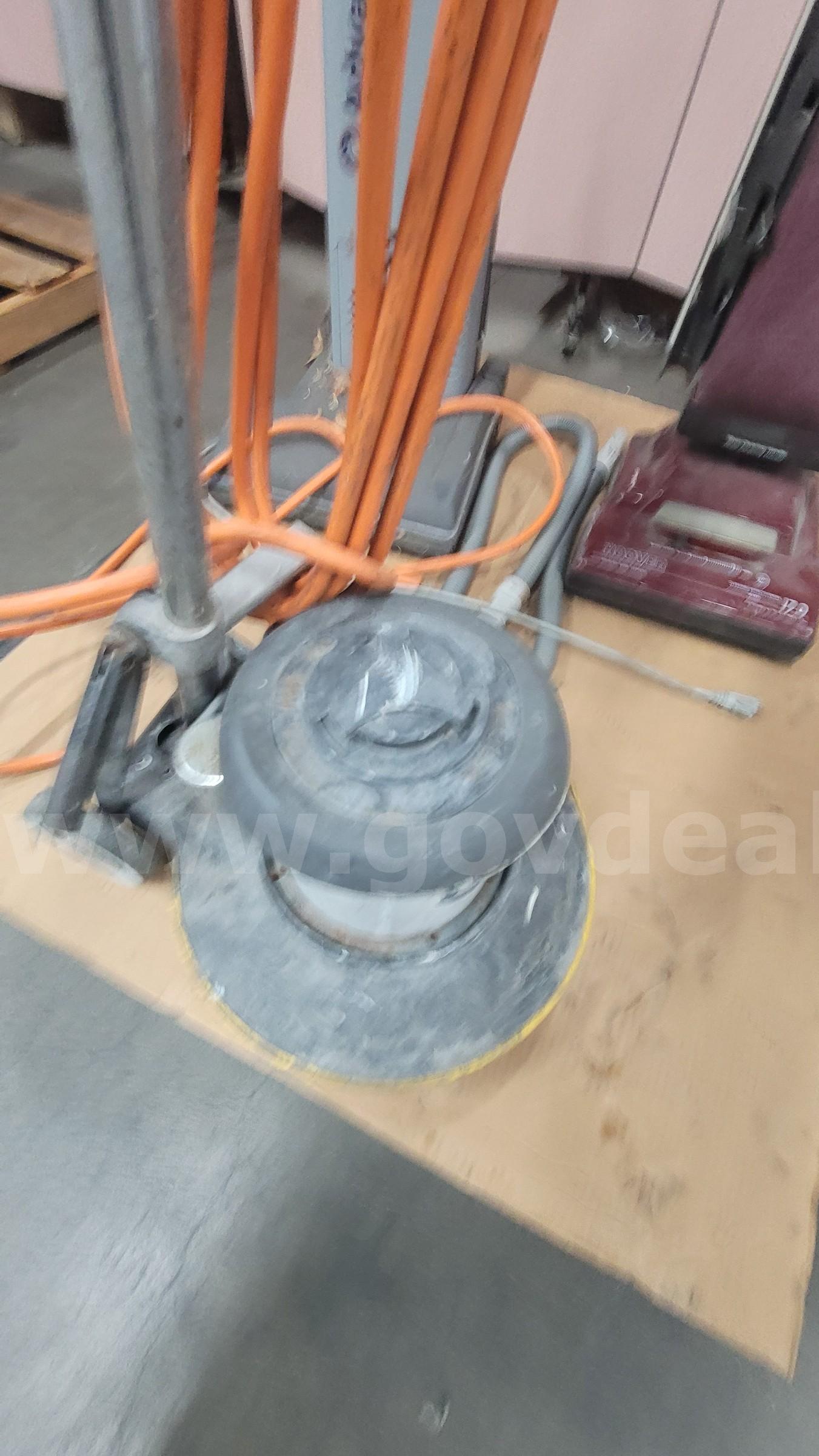 **** COMMERCIAL FLOOR POLISHER VACUUM**** (I) Honda Pilot Government Surplus Auction - Photo #3