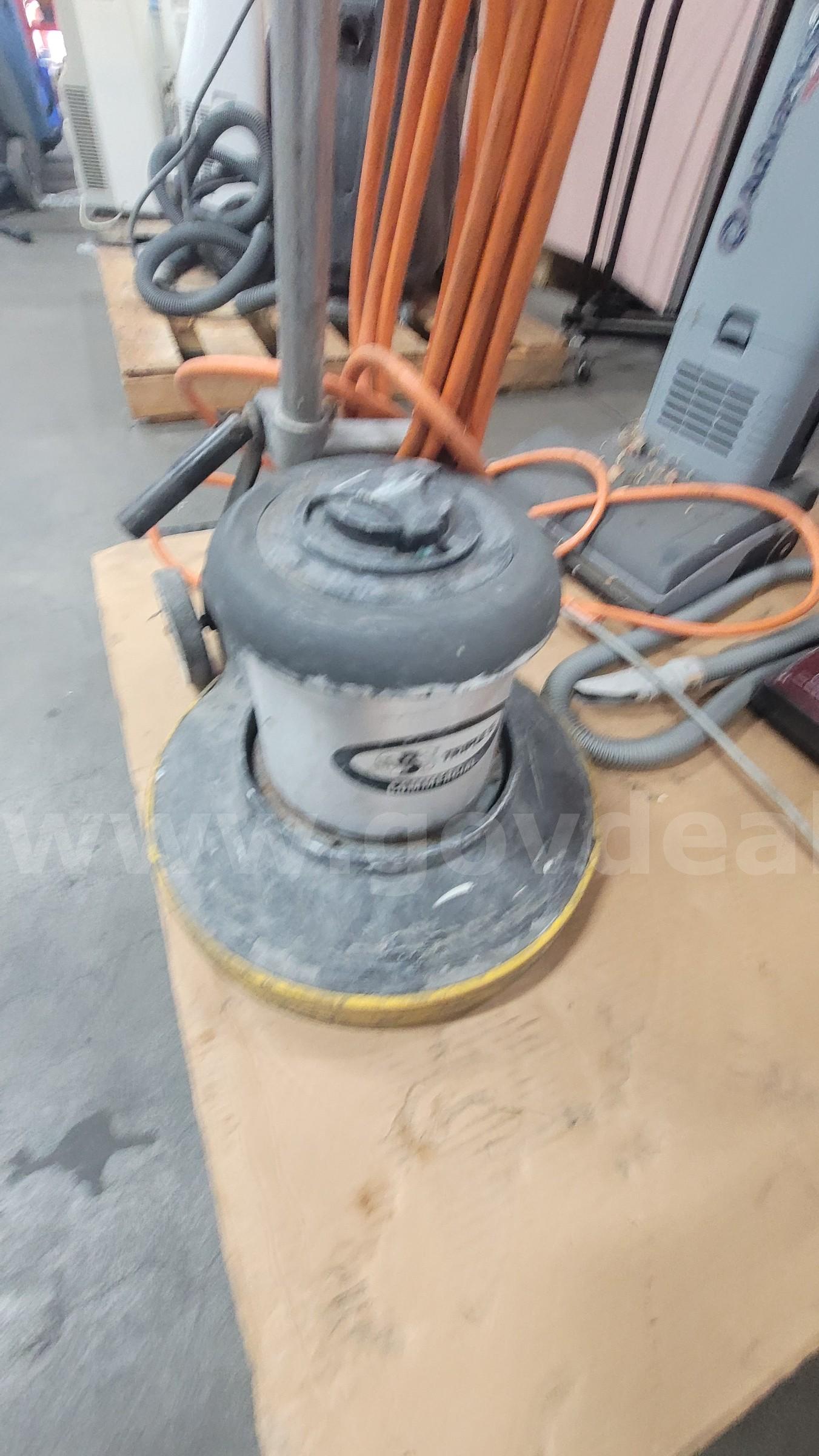**** COMMERCIAL FLOOR POLISHER VACUUM**** (I) Honda Pilot Government Surplus Auction - Photo #4