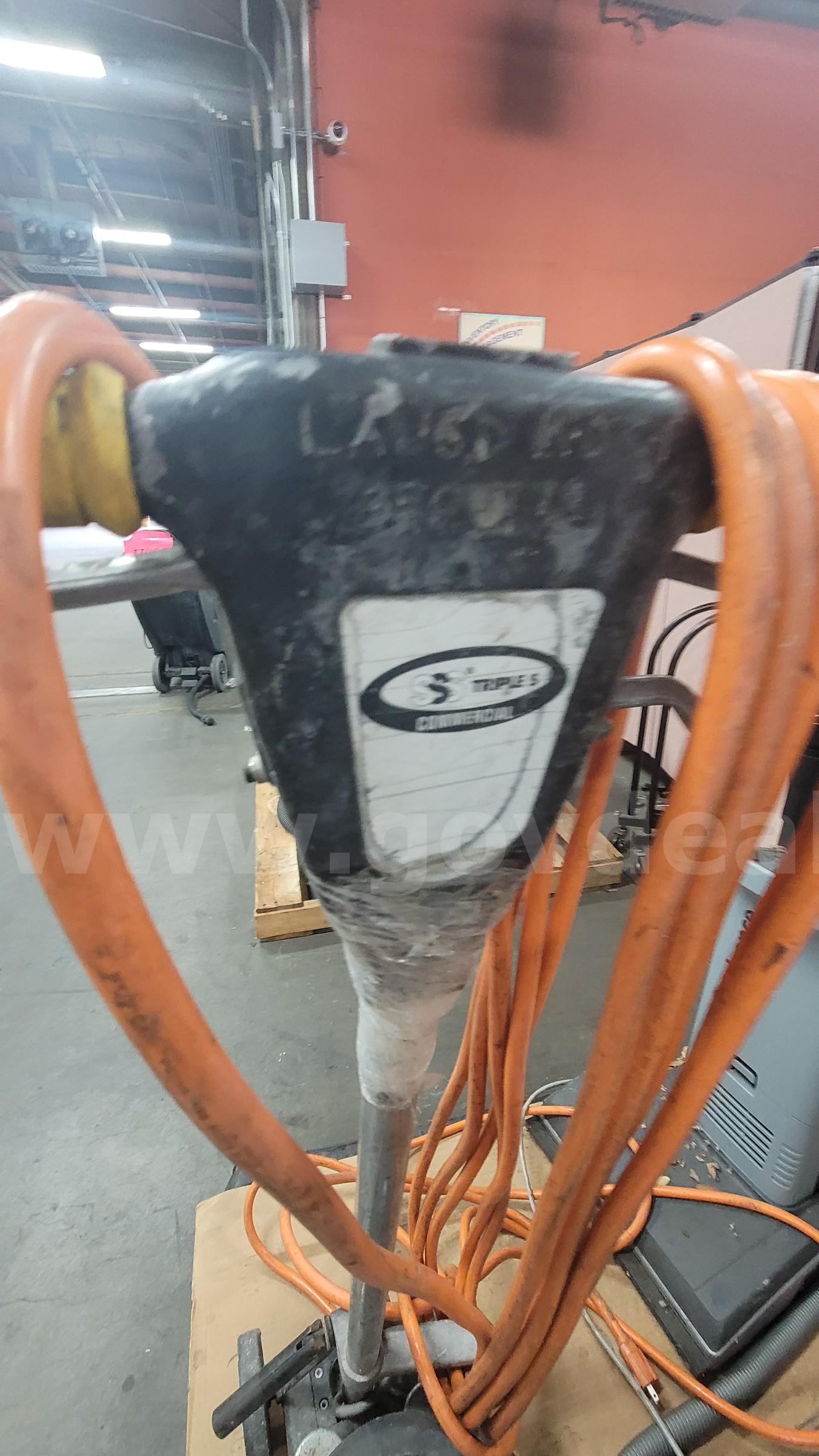 **** COMMERCIAL FLOOR POLISHER VACUUM**** (I) Honda Pilot Government Surplus Auction - Photo #6