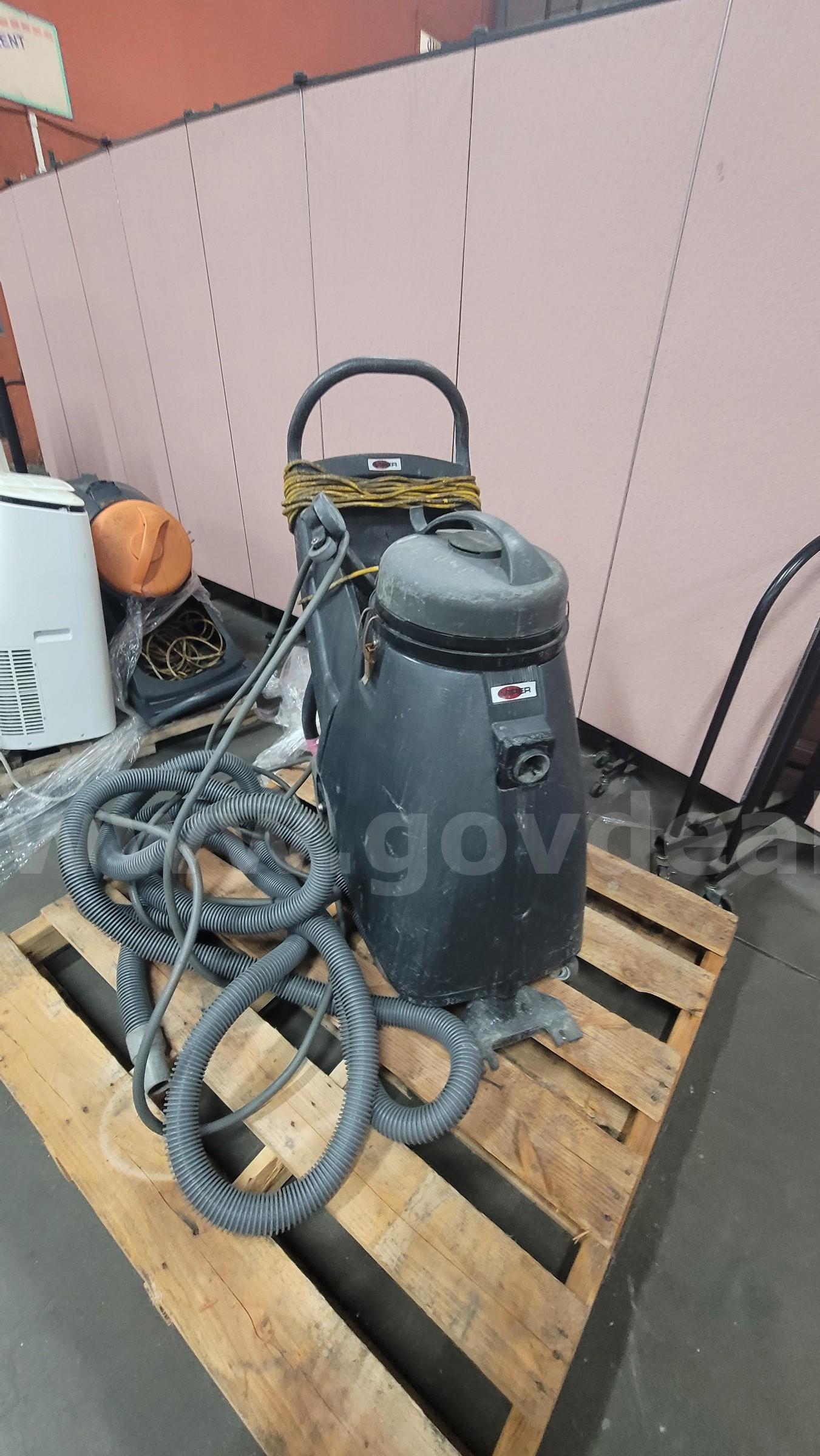 ****VIPER WET AND DRY VACUUM CLEANER*** (I)