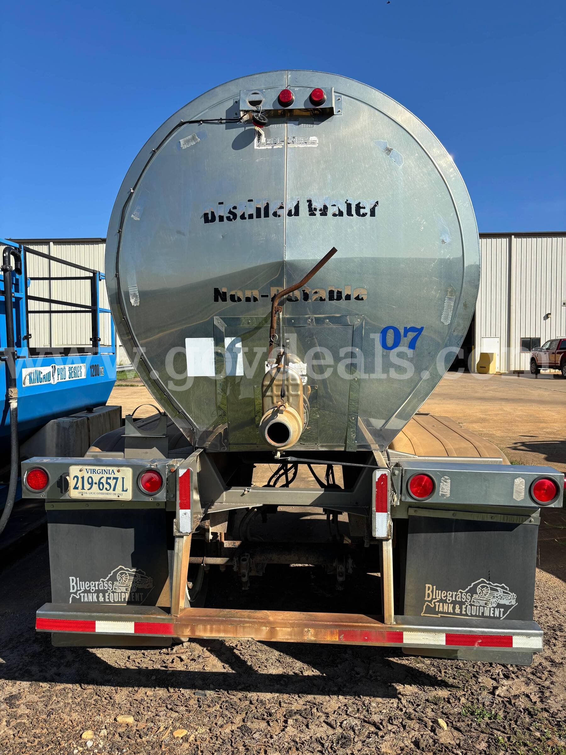 1996 Brenner 42' Stainless Steel Tanker Trailer Brenner  Government Surplus Auction - Photo #3