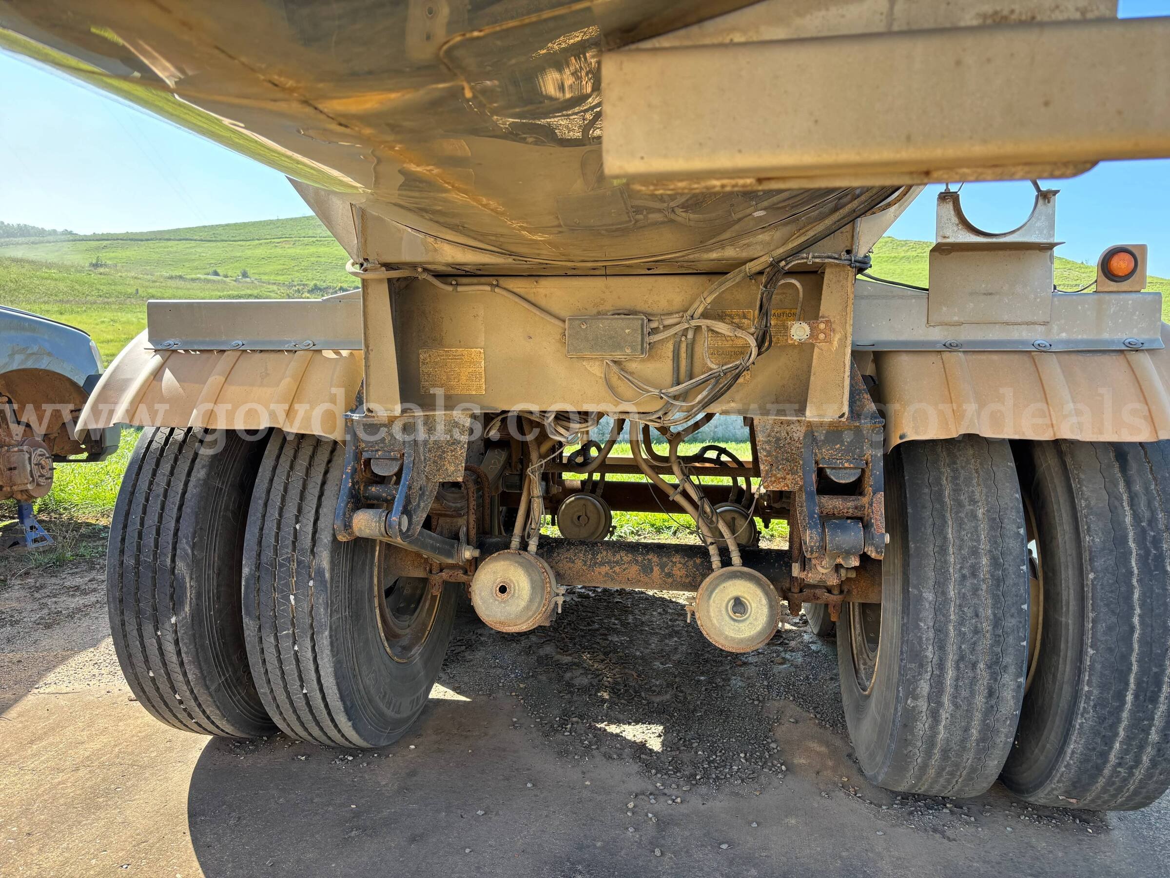 1996 Brenner 42' Stainless Steel Tanker Trailer Brenner  Government Surplus Auction - Photo #5