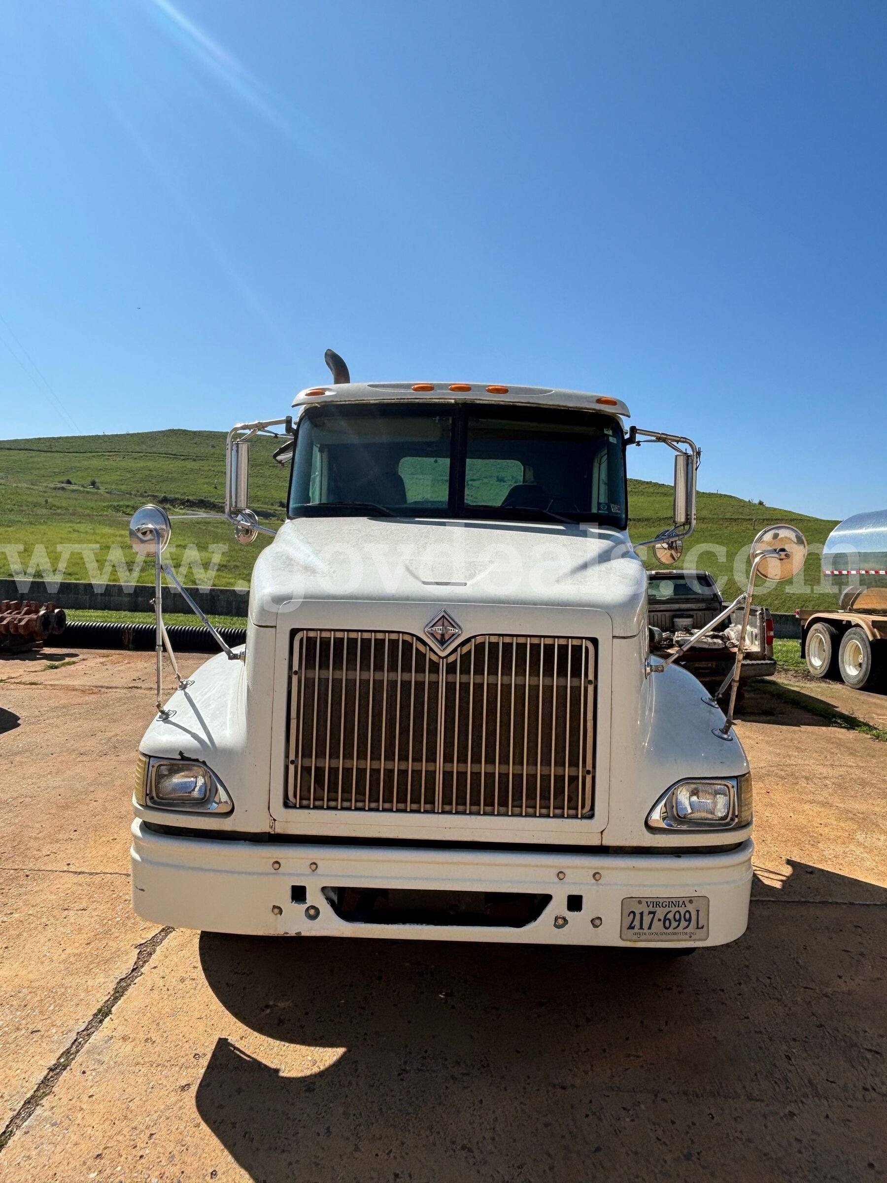 2006 International 9200i Truck Tractor International 9200i Government Surplus Auction - Photo #2