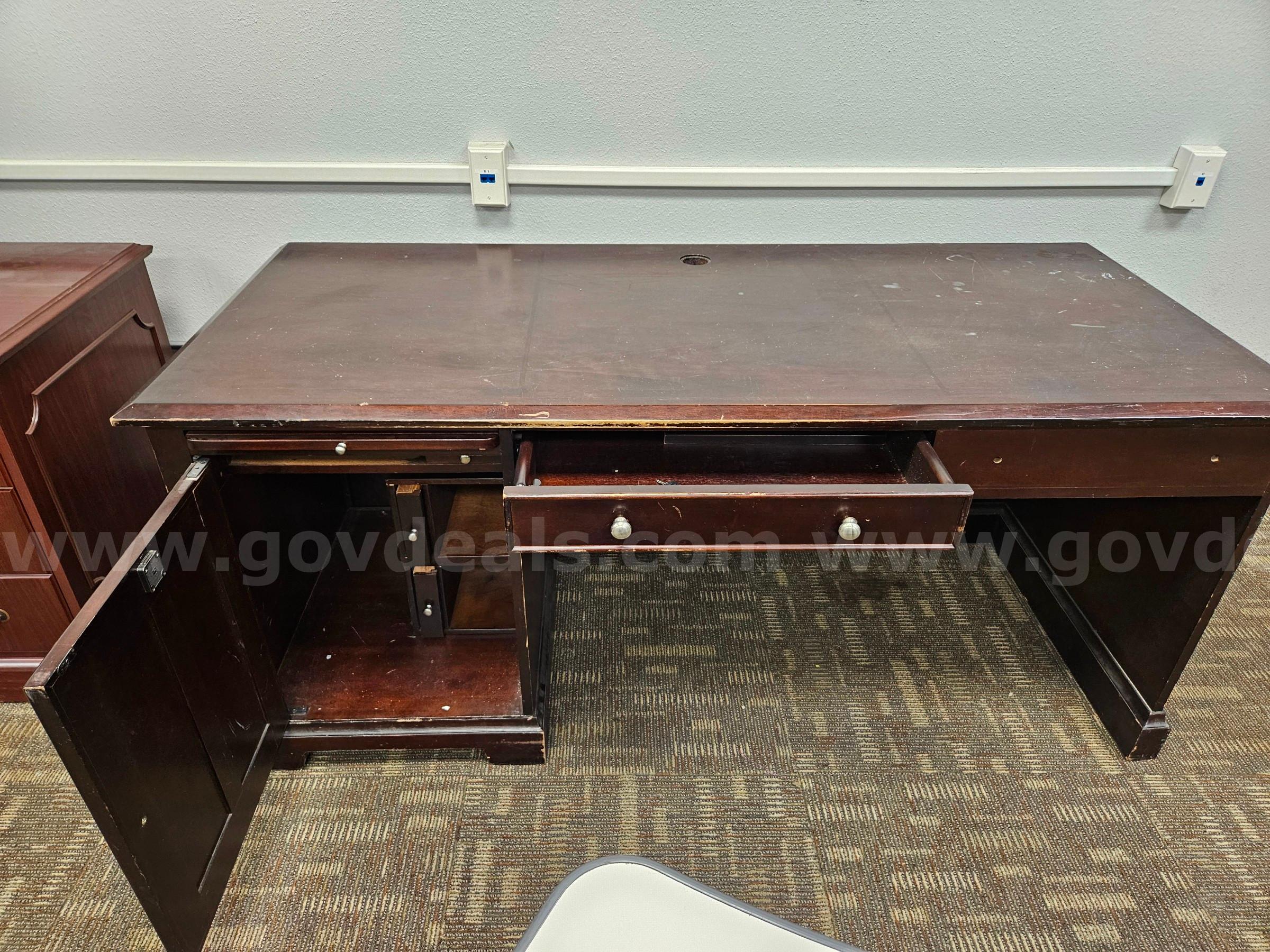 Large Wooden Executive Office Desk with Storage Drawers   Government Surplus Auction - Photo #4