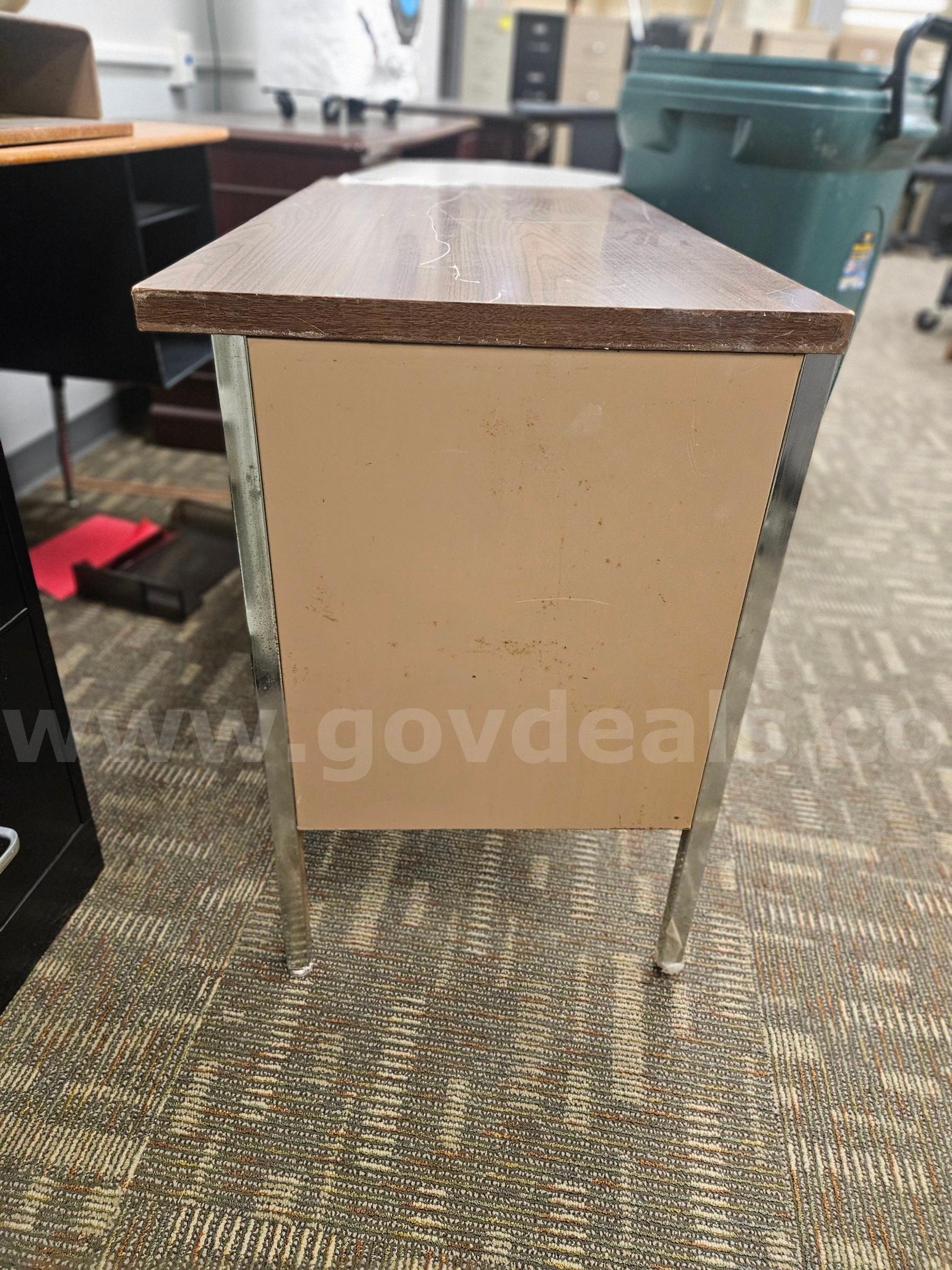 Metal Office / Teacher Desk with 2 Drawers   Government Surplus Auction - Photo #2