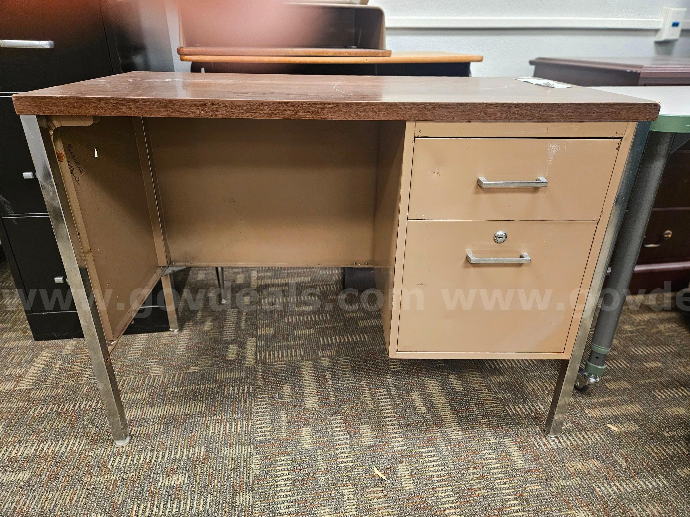 Metal Office / Teacher Desk with 2 Drawers   Government Surplus Auction - Photo #3