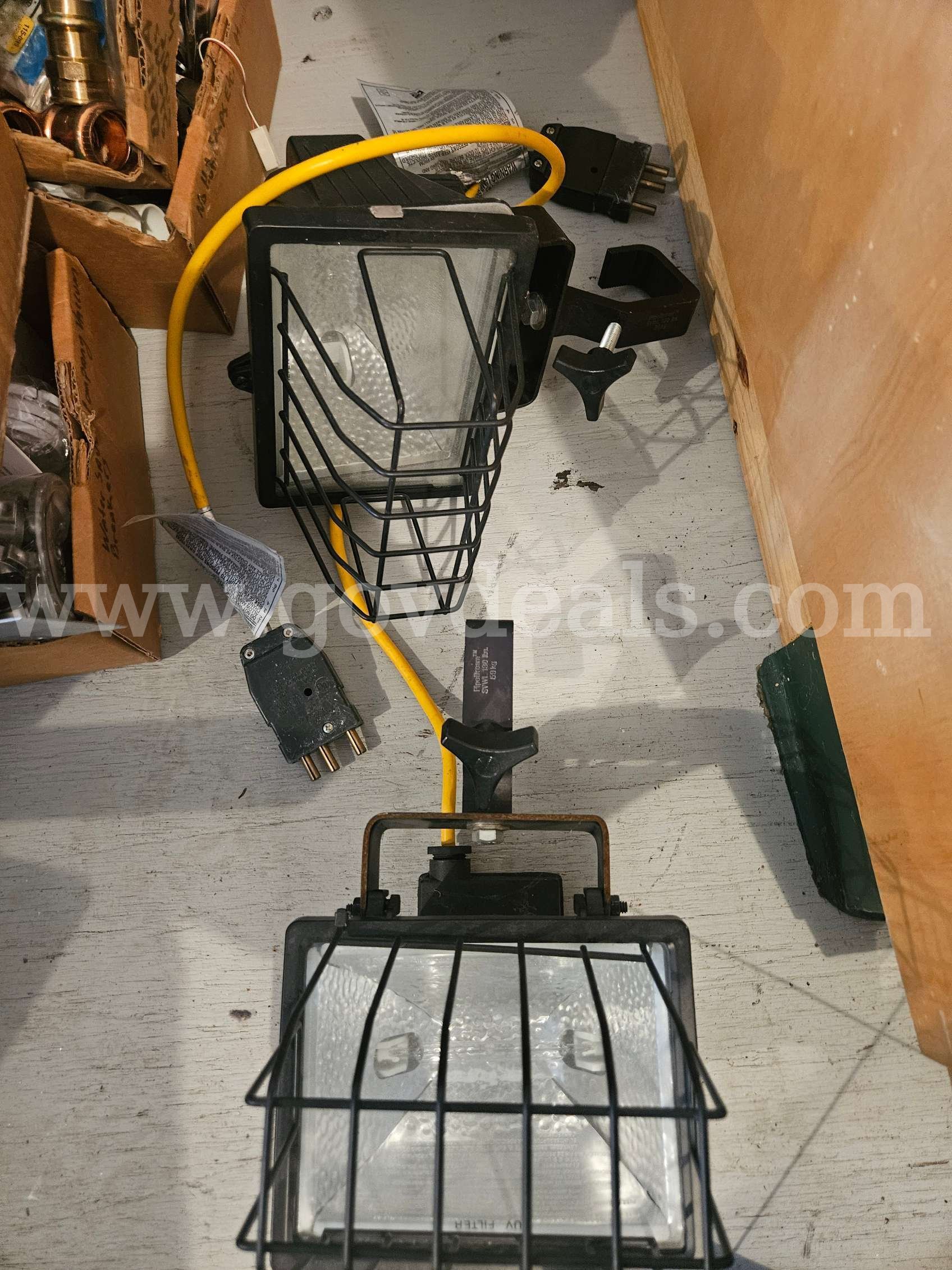 Stage & Studio Lighting Unit (Lot of 2)   Government Surplus Auction - Photo #2