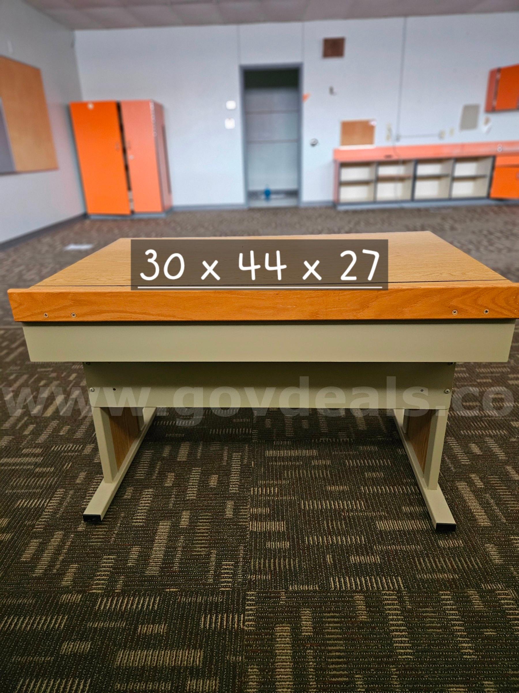 $10 each Training Tables 4 each School Surplus #3 Desk - Metal base and woo  Government Surplus Auction - Photo #5