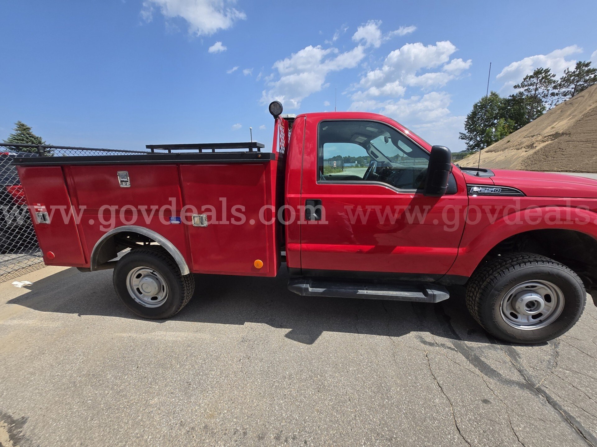 2014 Ford F-250 SD XL 4WD Ford F-250 Government Surplus Auction - Photo #3