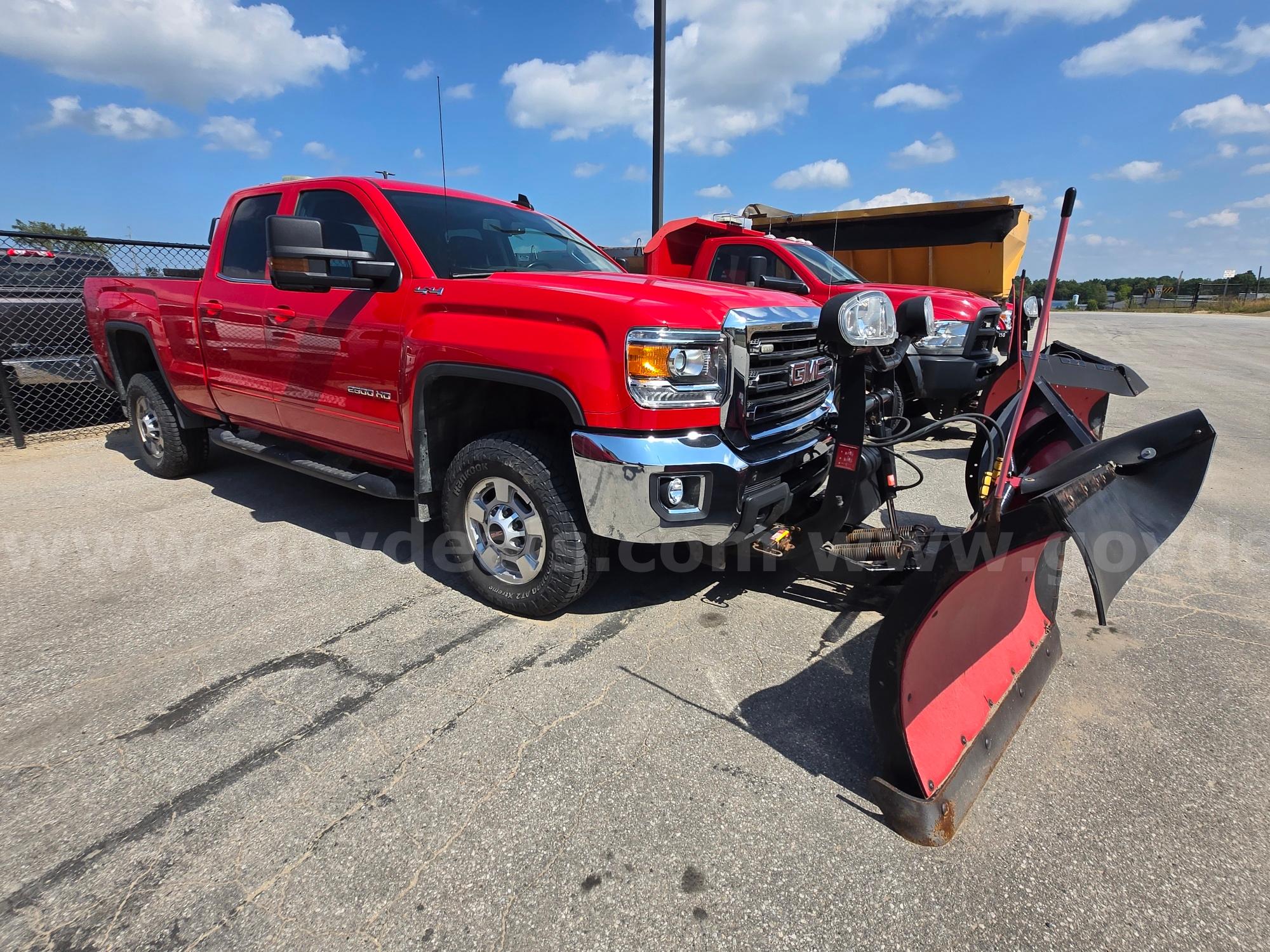 2019 GMC Sierra 2500HD SLE Double Cab Short Box 4WD GMC Sierra 2500HD Government Surplus Auction - Photo #2