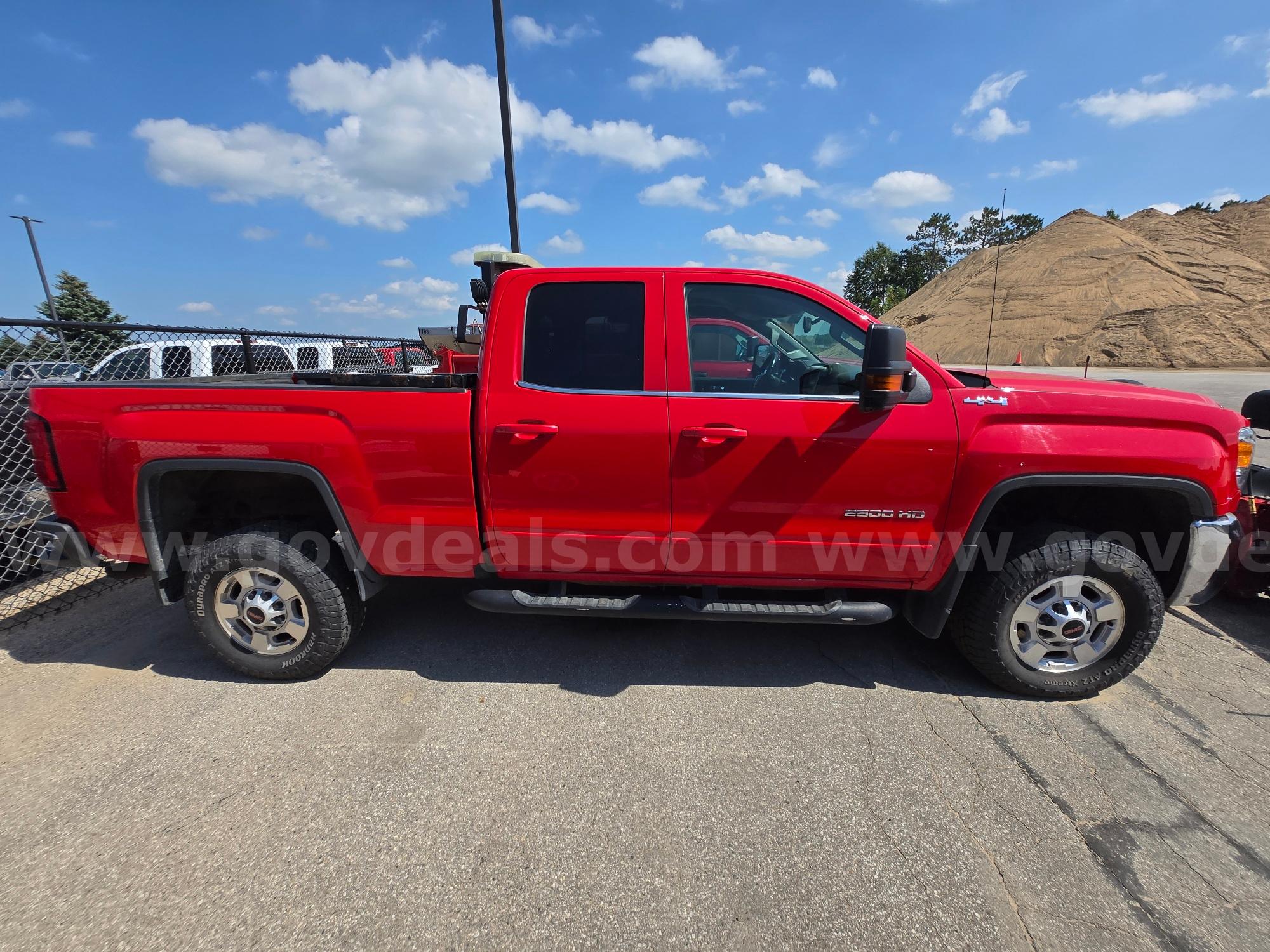 2019 GMC Sierra 2500HD SLE Double Cab Short Box 4WD GMC Sierra 2500HD Government Surplus Auction - Photo #6