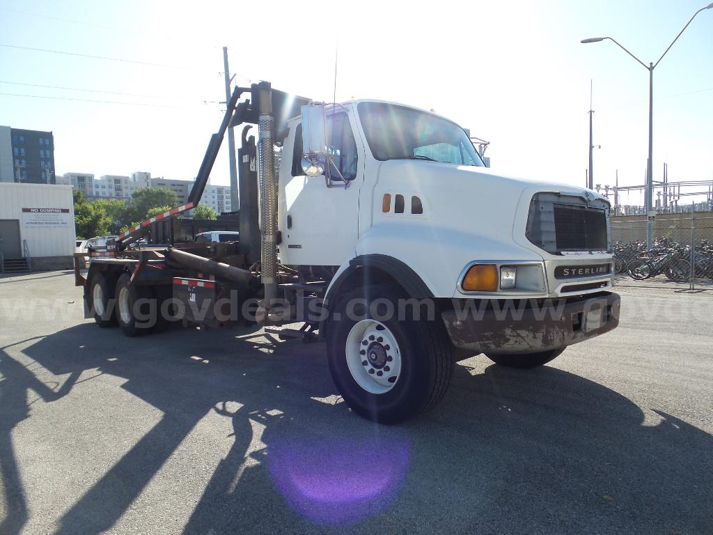 2002 Sterling LT9500 Sterling LT9500 Government Surplus Auction - Photo #2