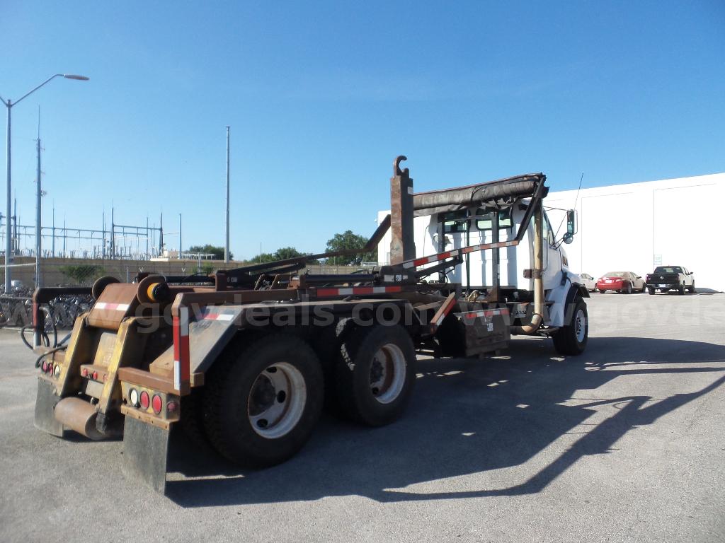 2002 Sterling LT9500 Sterling LT9500 Government Surplus Auction - Photo #3
