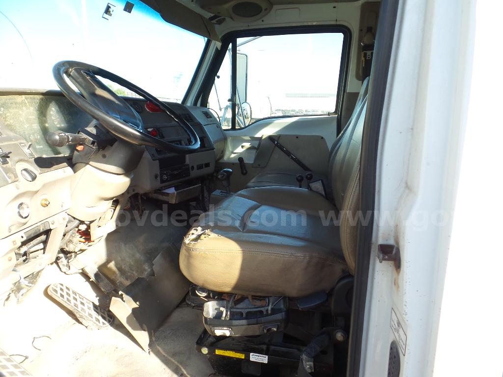 2002 Sterling LT9500 Sterling LT9500 Government Surplus Auction - Photo #5