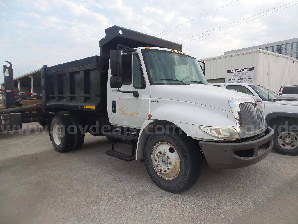 2010 International 4300 International 4300 Government Surplus Auction - Photo #2