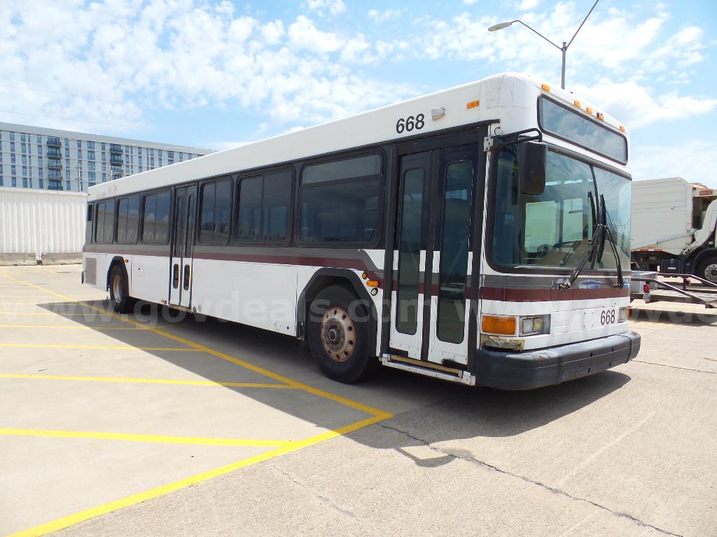 Gillig Refurbis Gillig G27D102N4 Government Surplus Auction - Photo #2