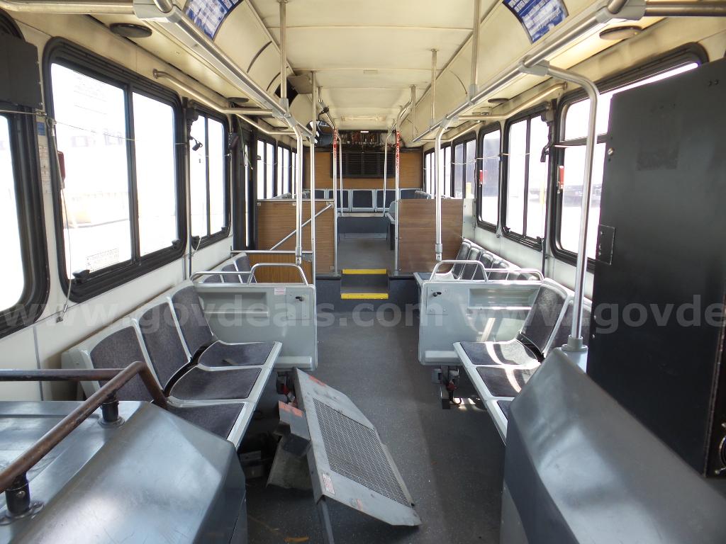 Gillig Refurbis Gillig G27D102N4 Government Surplus Auction - Photo #5