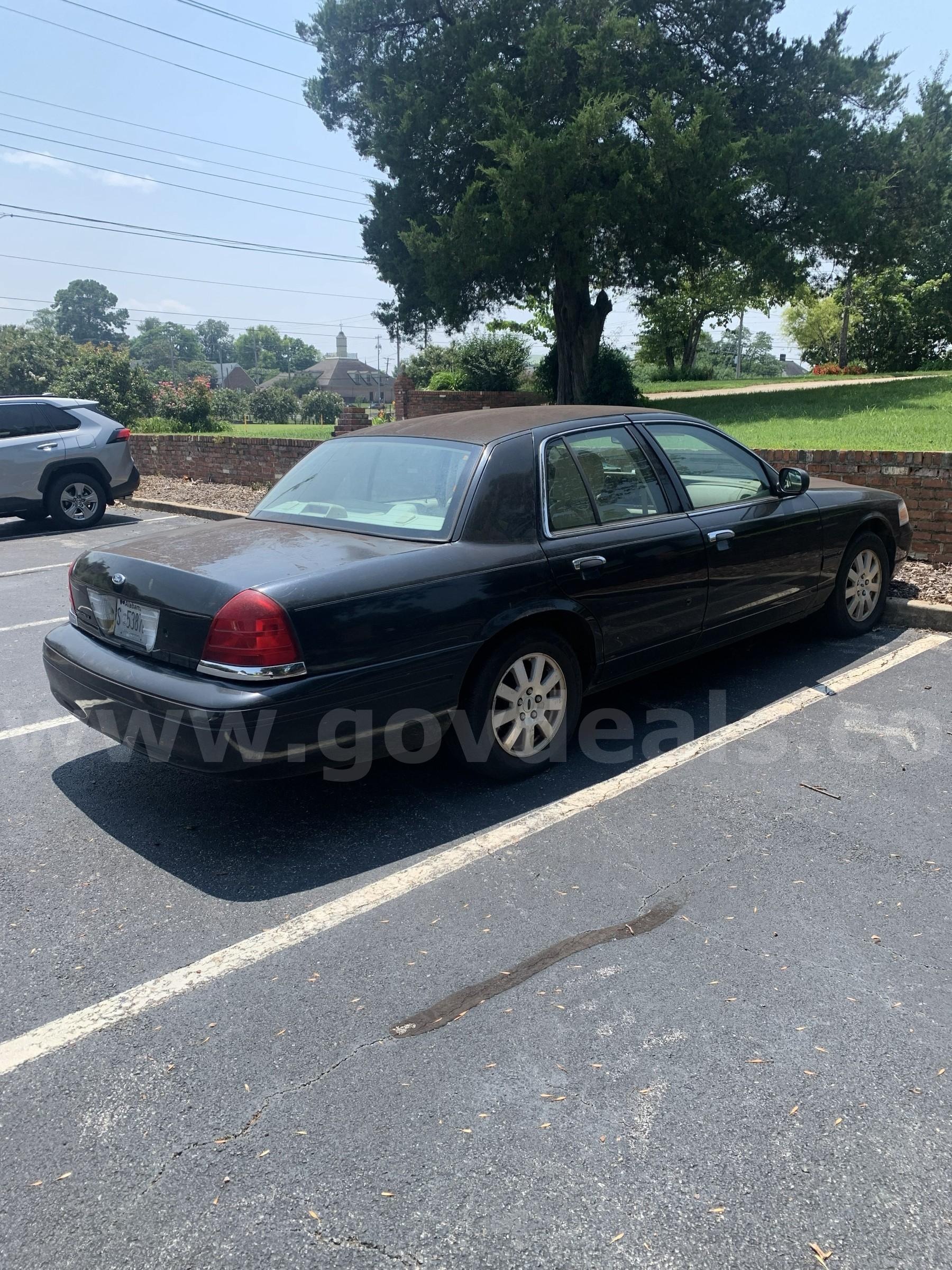 2006 Ford Crown Victoria LX Ford Crown Victoria Government Surplus Auction - Photo #3