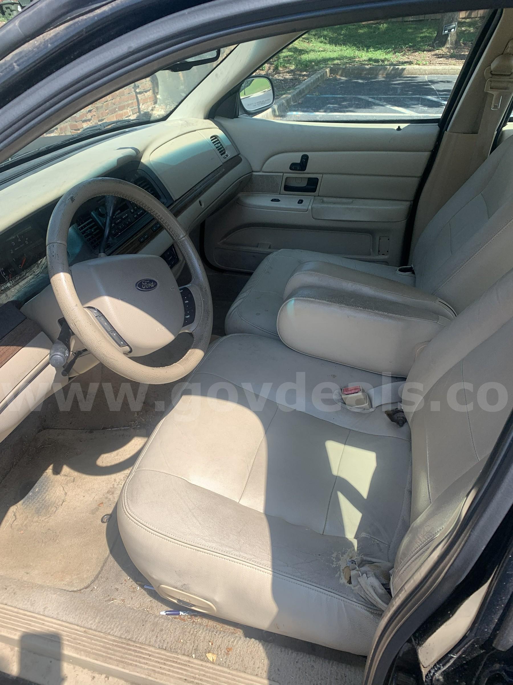 2006 Ford Crown Victoria LX Ford Crown Victoria Government Surplus Auction - Photo #6