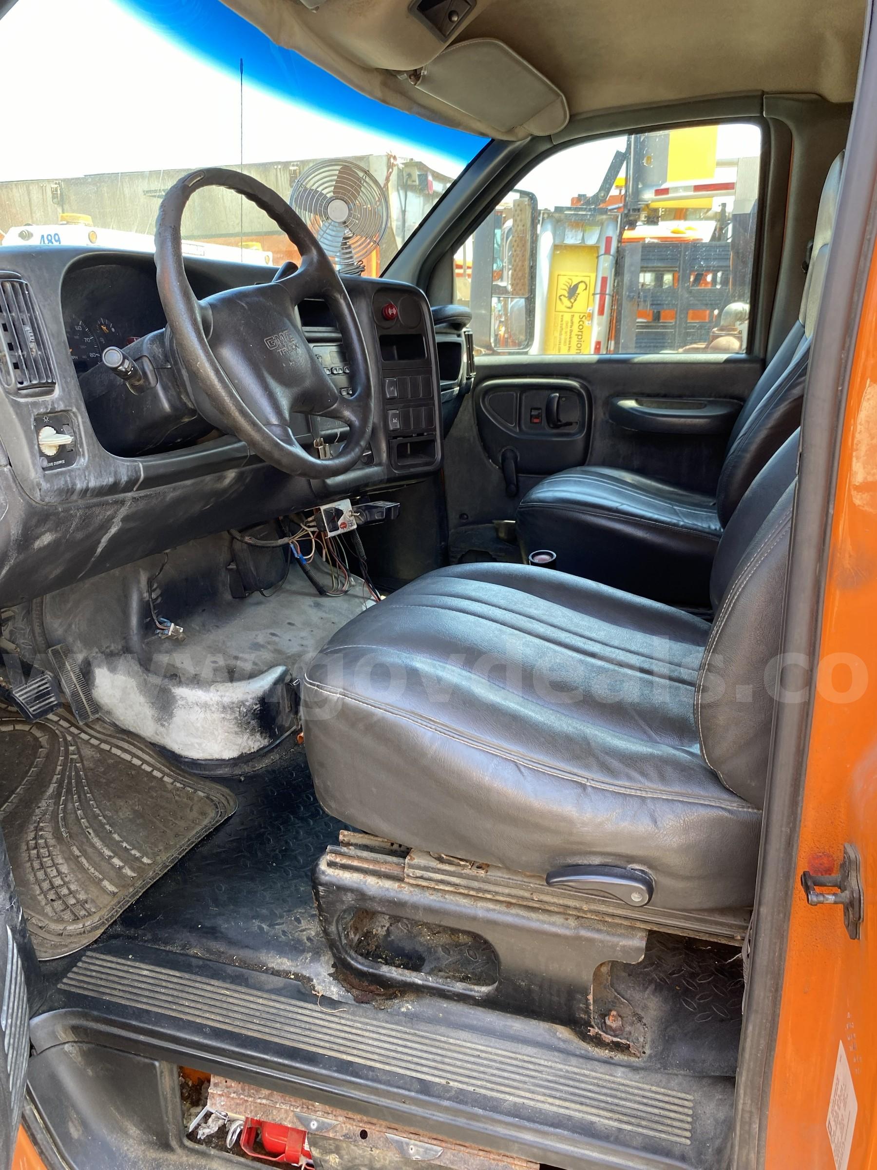 2003 GMC C4C042 GMC C4C042 Government Surplus Auction - Photo #5