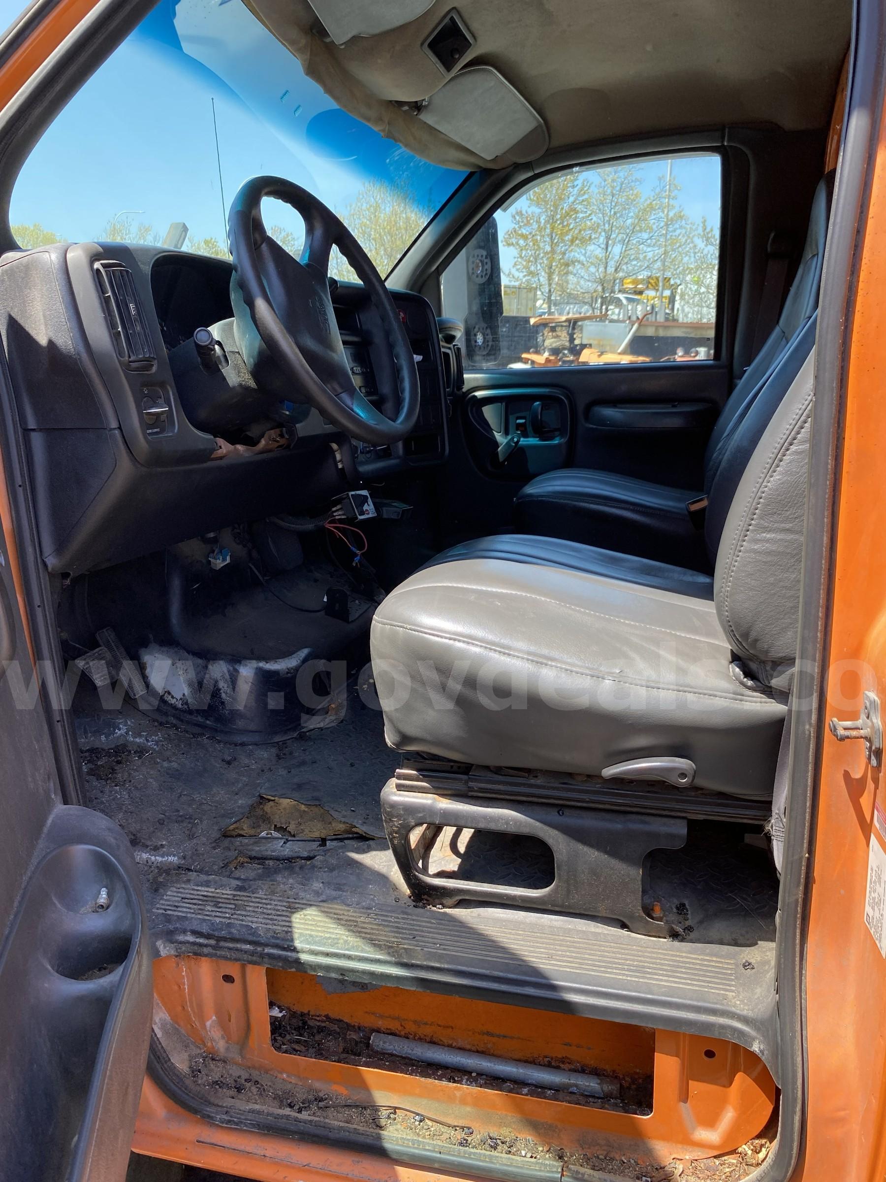 2003 GMC C4C042 GMC C4C042 Government Surplus Auction - Photo #5