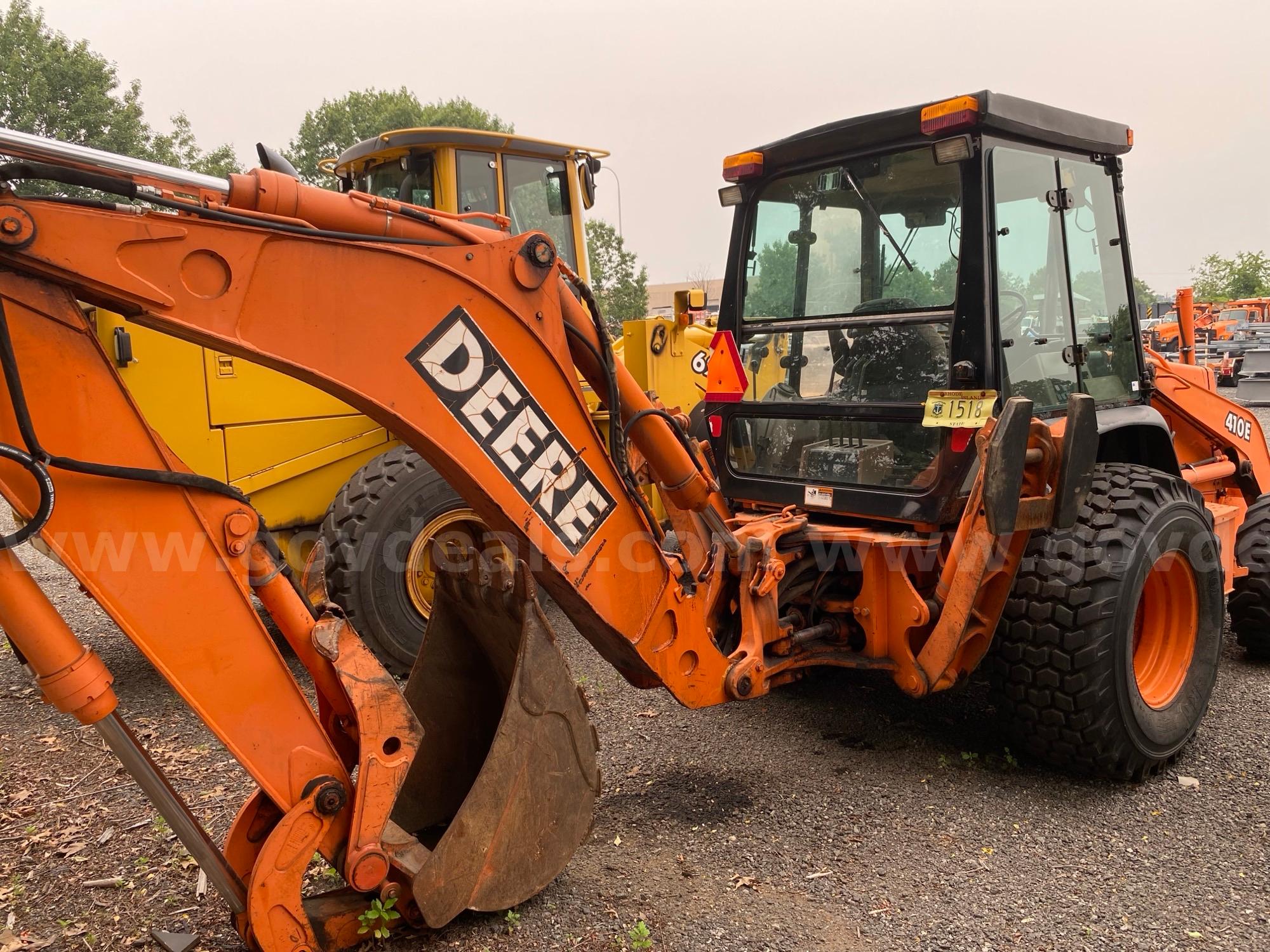 1998 John Deere backhoe loader 410E John Deere 410E Government Surplus Auction - Photo #2