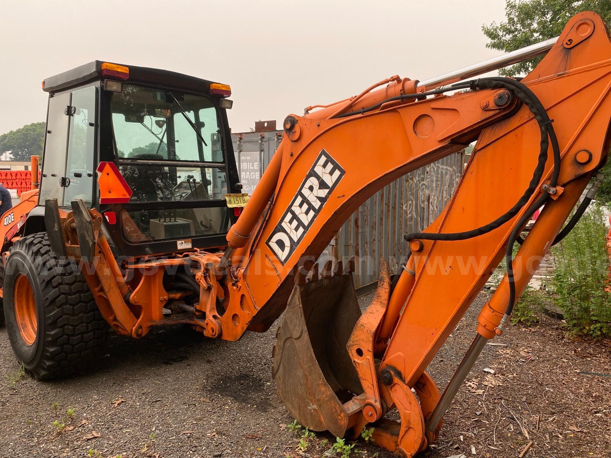 1998 John Deere backhoe loader 410E John Deere 410E Government Surplus Auction - Photo #4